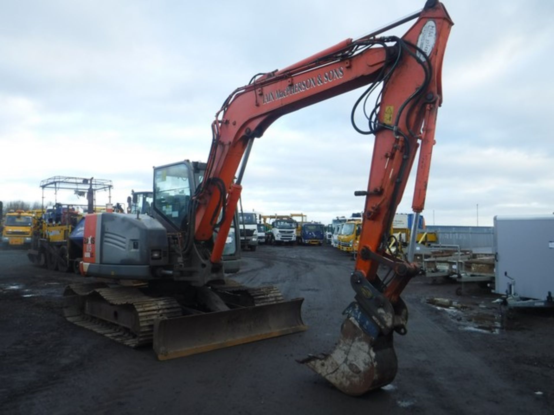 2009 HITACHI 360 EXCAVATOR ZAXIS 85 C/W 3 BUCKETS AND QUICK HITCH 6441HRS (NOT VERIFIED) - Image 7 of 27