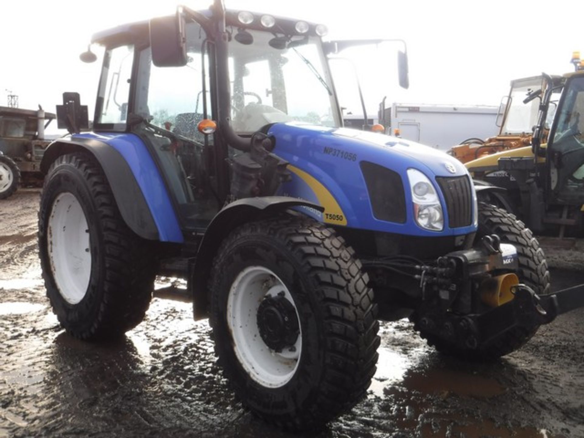 2011 NEW HOLLAND T5050 TRACTOR NP371056 --4063HRS (NOT VERIFIED) FRONT PTO AND LINKAGE, AC, BLUETOOT - Image 6 of 23