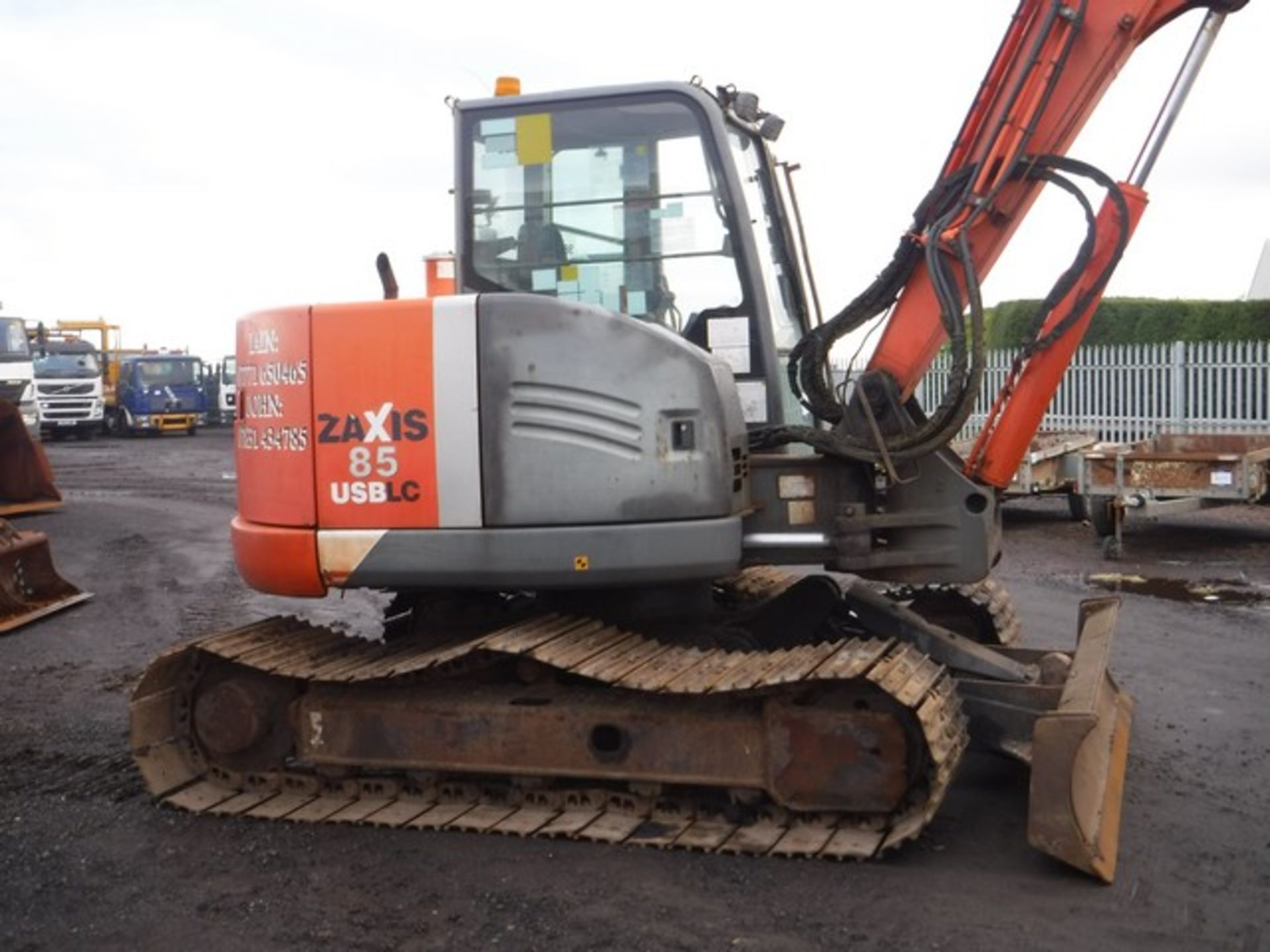 2009 HITACHI 360 EXCAVATOR ZAXIS 85 C/W 3 BUCKETS AND QUICK HITCH 6441HRS (NOT VERIFIED) - Image 11 of 27