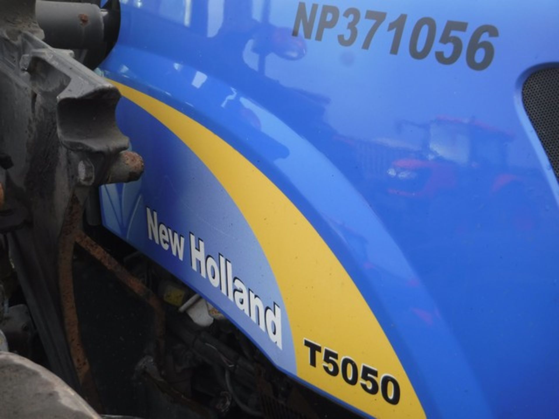 2011 NEW HOLLAND T5050 TRACTOR NP371056 --4063HRS (NOT VERIFIED) FRONT PTO AND LINKAGE, AC, BLUETOOT - Image 9 of 23