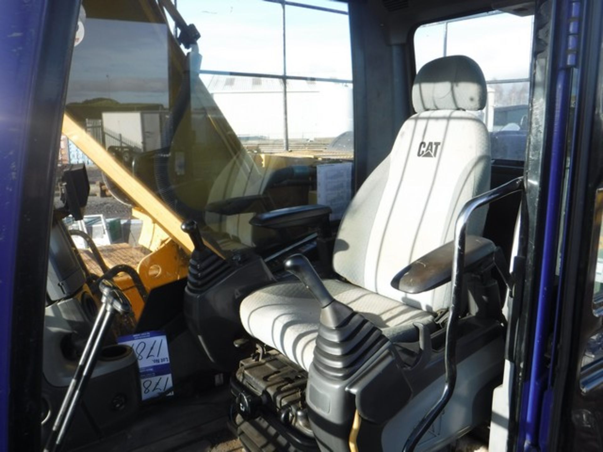 CATERPILLAR 320D TRACKED 360 EXCAVATOR, QUICK HITCH, 2xBUCKETS AND FORKS YEAR 2007 15491 HOURS (NOT - Image 27 of 39