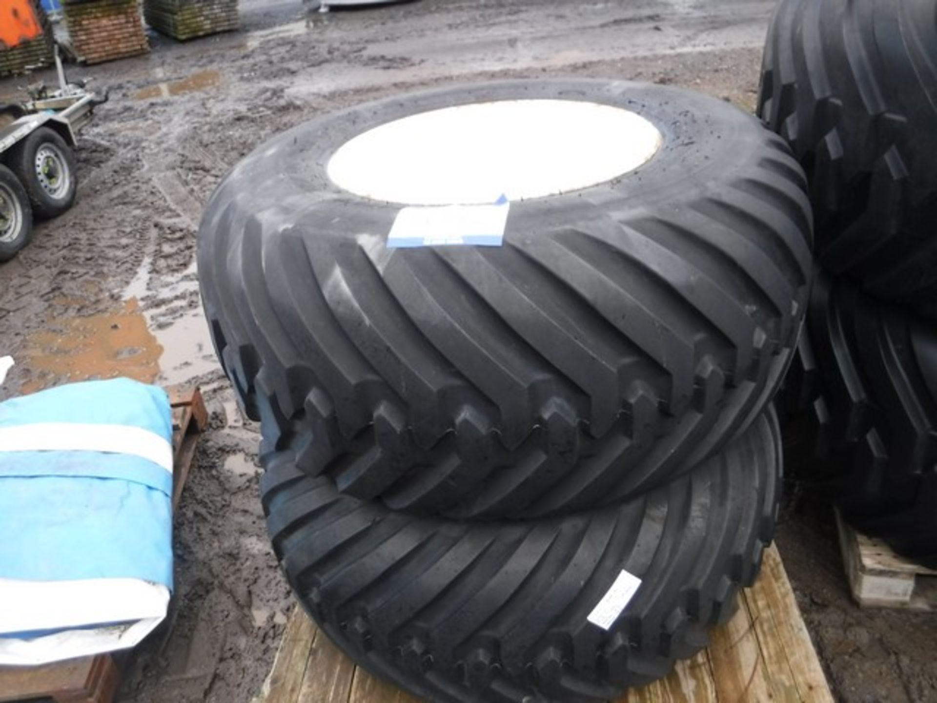 AS NEW TYRES 500/60-22.5 AND 600/60-30.5 TRELLEBORG TURF TYRES - Image 3 of 9