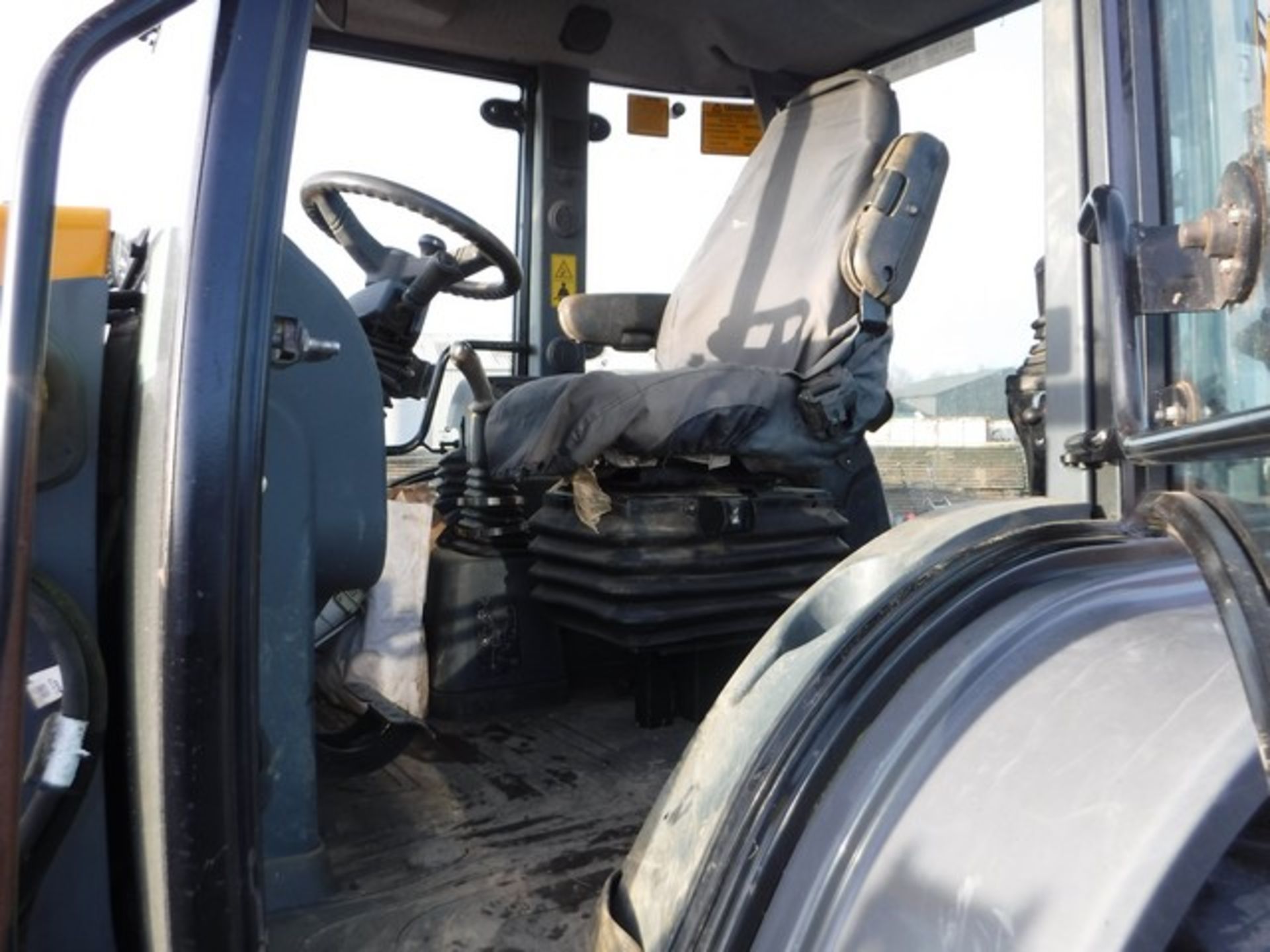 2013 TEREX TLB890 BACKHOE C/W 3 BUCKETS -- 3763HRS (NOT VERIFIED) REG - SN13FMO SN - SMFJD4DCEDGMS1 - Image 29 of 37