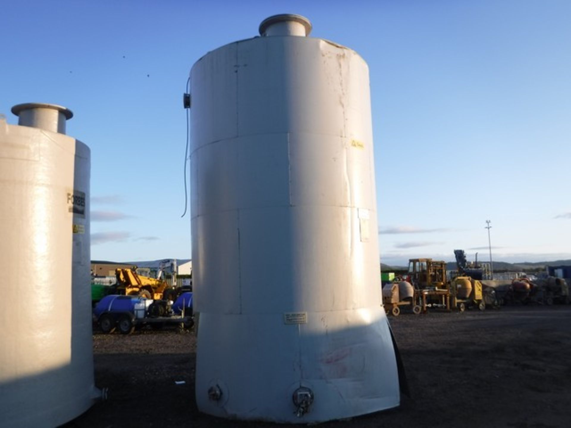 FIBERGLASS TANK 2200LTR - Image 7 of 7