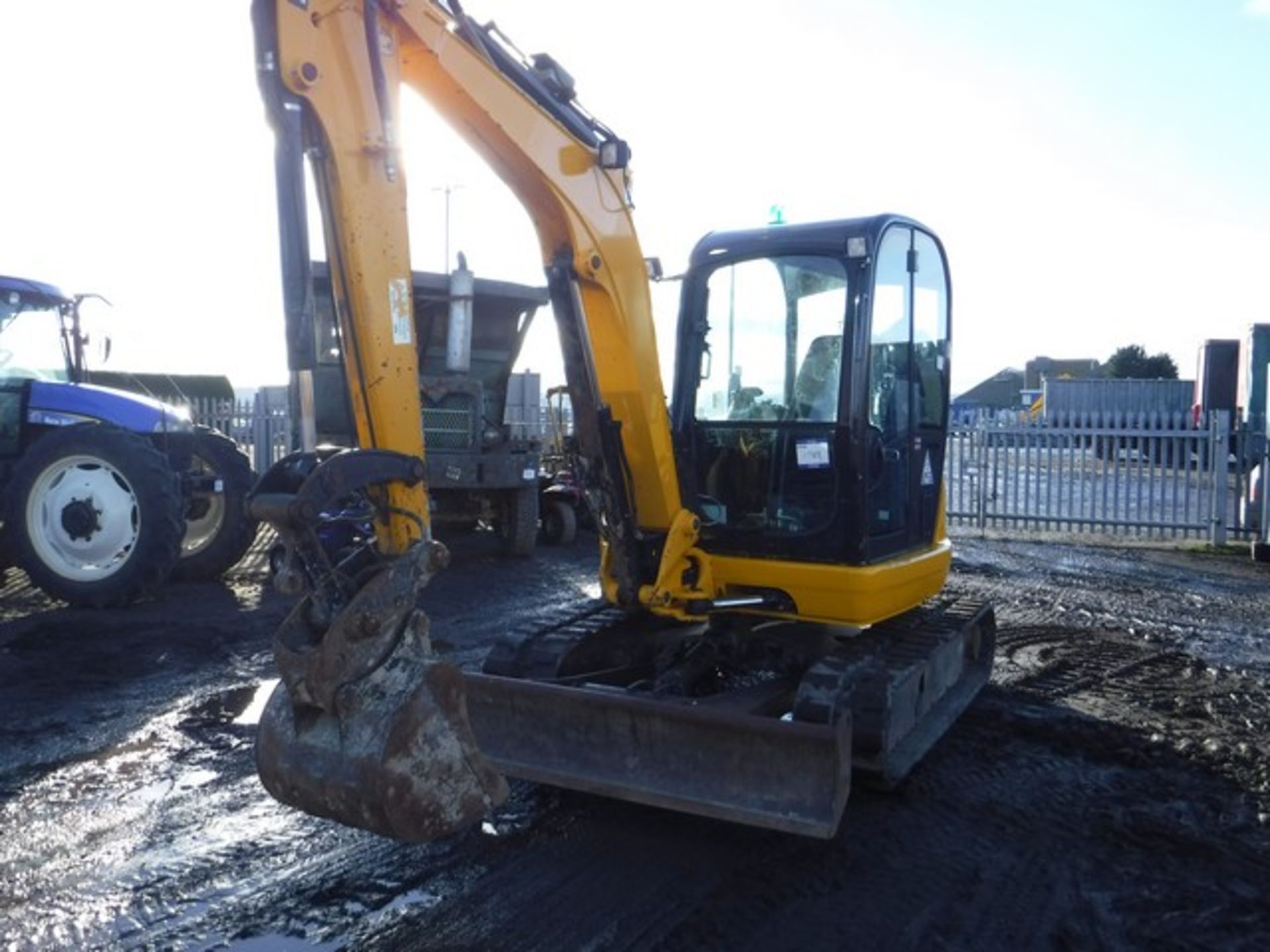 JCB 8050 RTS DIGGER 2015 C/W BUCKET 2103 HRS (NOT BERIFIED) - Image 2 of 7