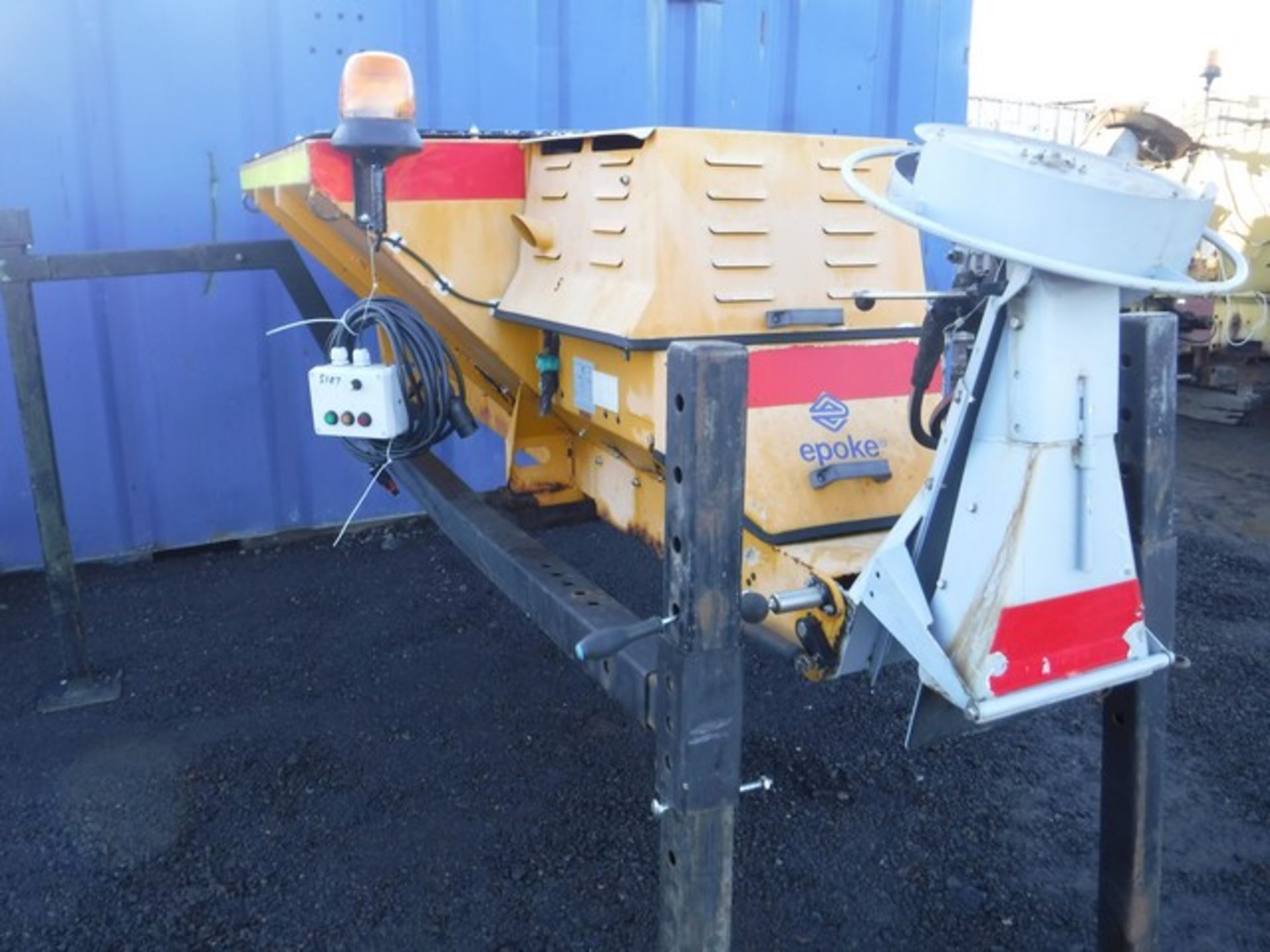 ECON EPOKE IGL00 SALT SPREADER C/W CONTROL YEAR 2000 - Image 13 of 27