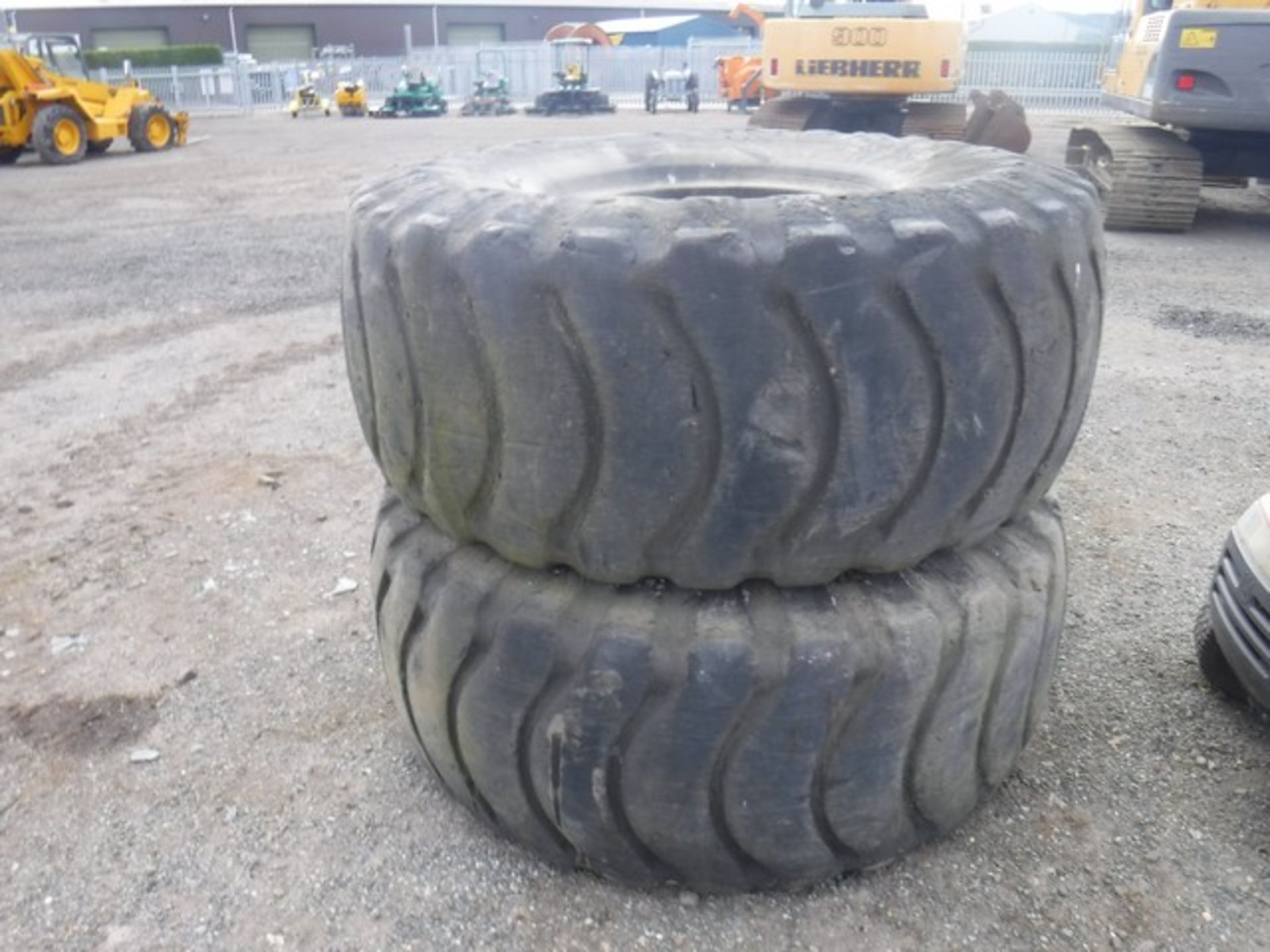 MICHELIN TYRES x2 -- 26.5x25 SUITABLE FOR WHEEL SHOVEL OR SIMILAR