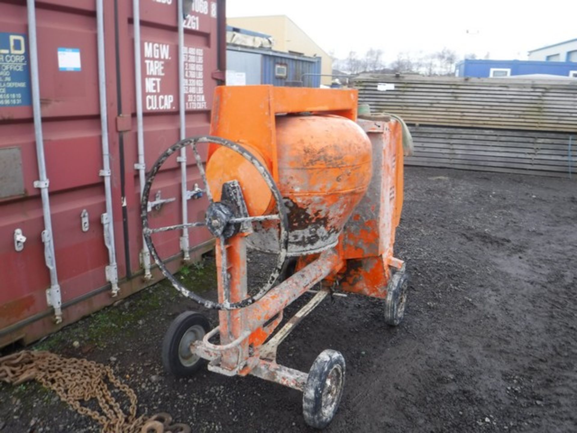 DIESEL BELL CEMENT MIXER - Image 3 of 4