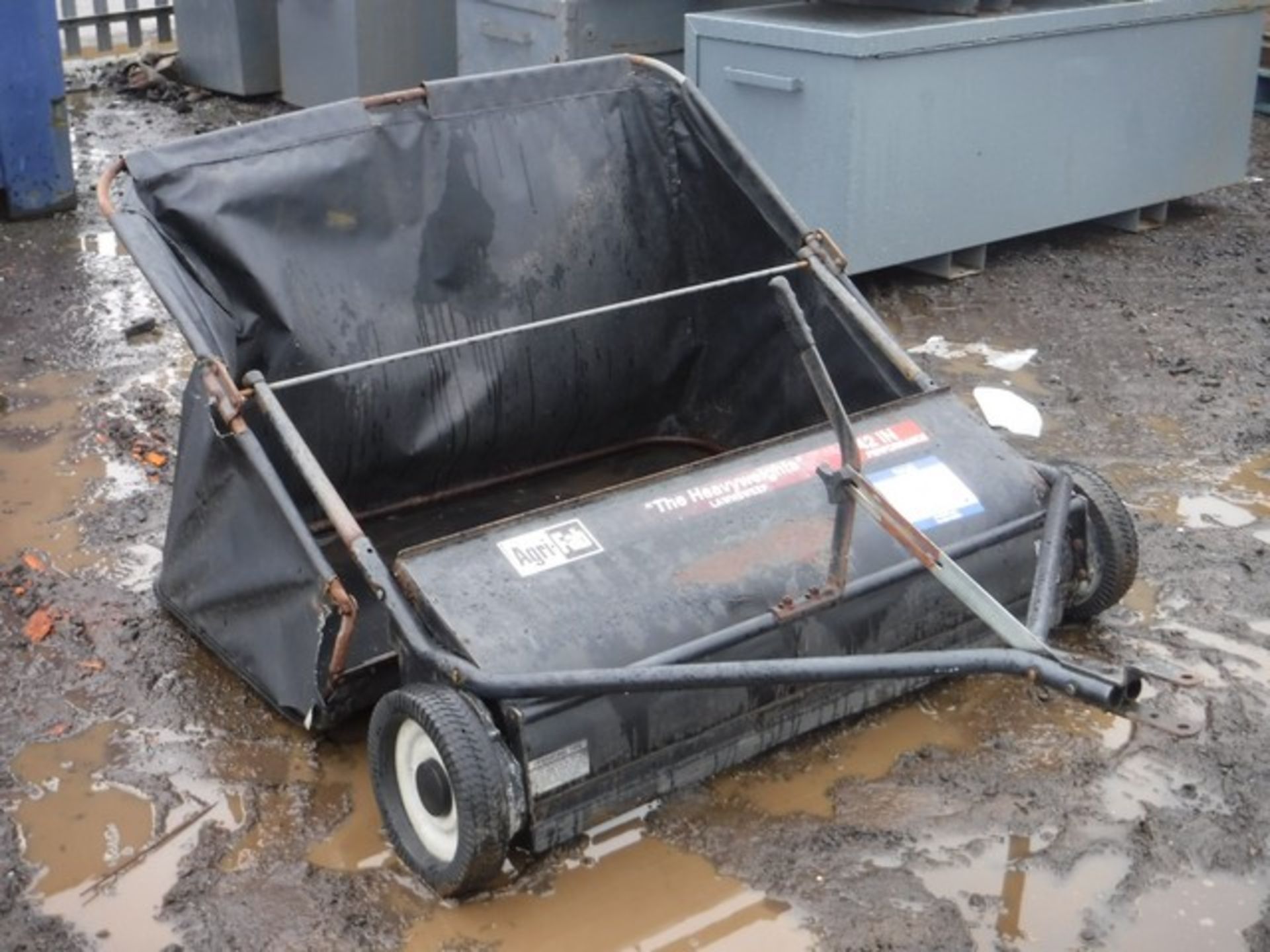 AGRI FAD 42" LAWNSWEEPER C/W BAG - Image 2 of 10