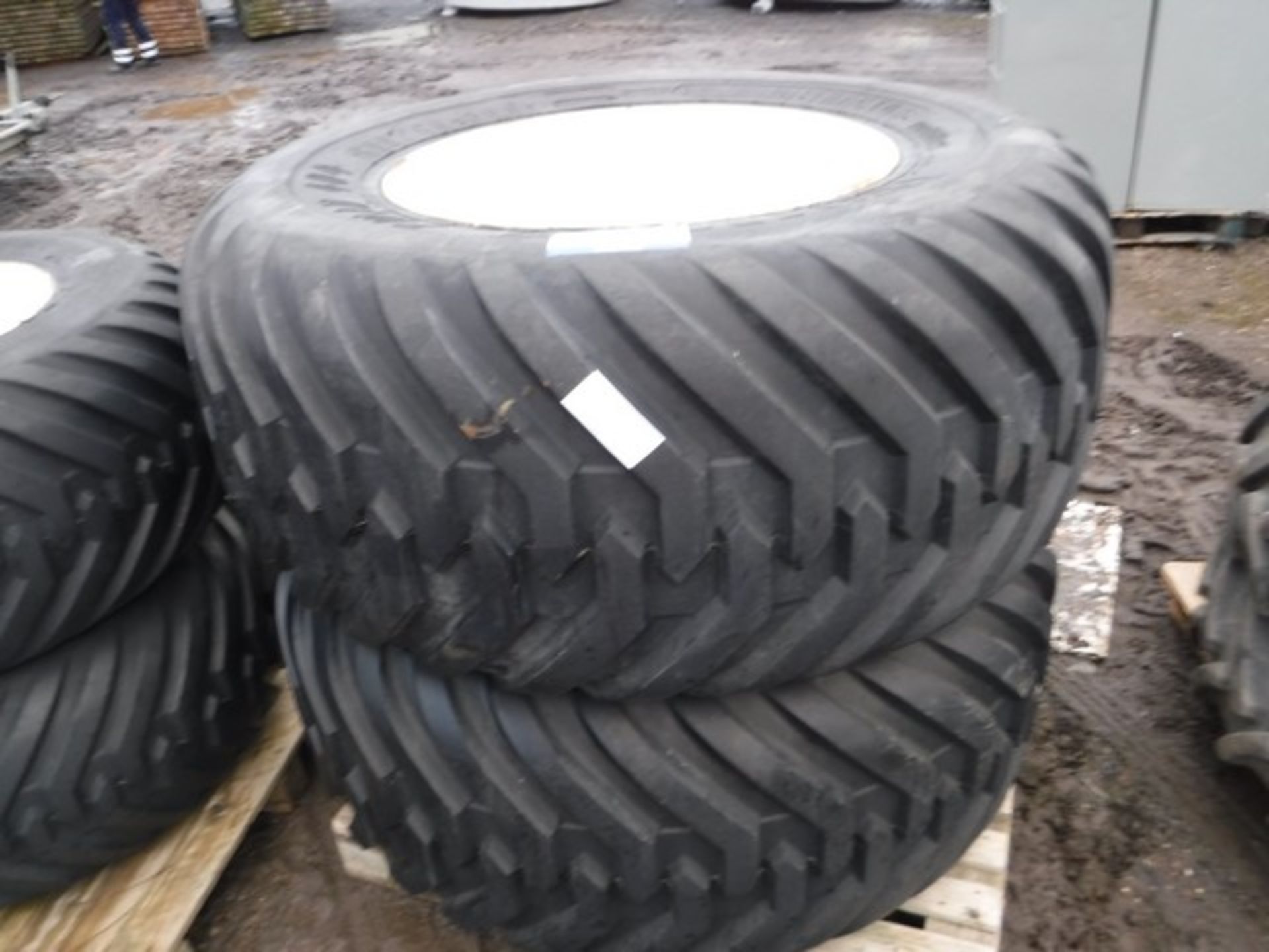 AS NEW TYRES 500/60-22.5 AND 600/60-30.5 TRELLEBORG TURF TYRES - Image 6 of 9