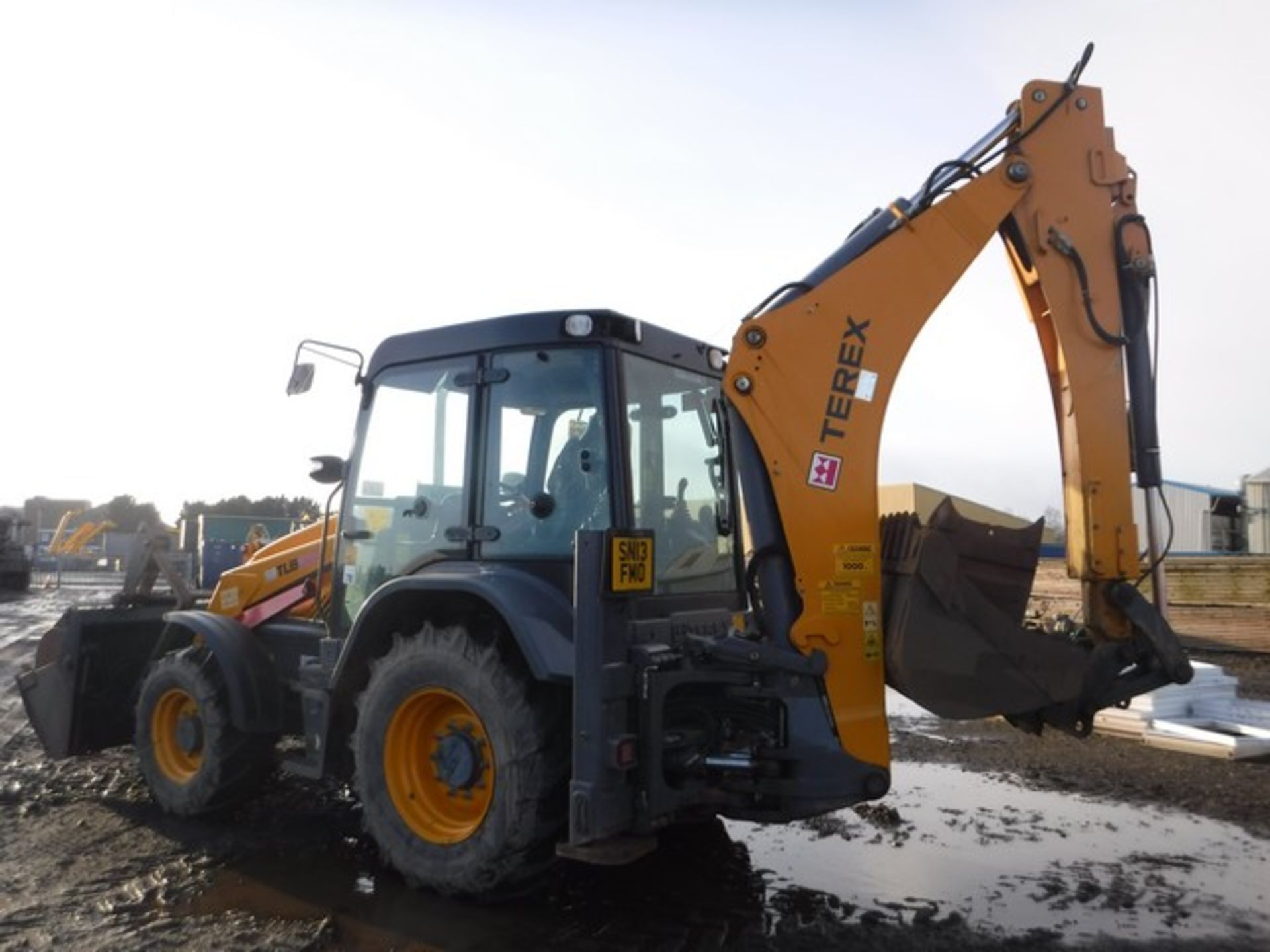 2013 TEREX TLB890 BACKHOE C/W 3 BUCKETS -- 3763HRS (NOT VERIFIED) REG - SN13FMO SN - SMFJD4DCEDGMS1 - Image 16 of 37