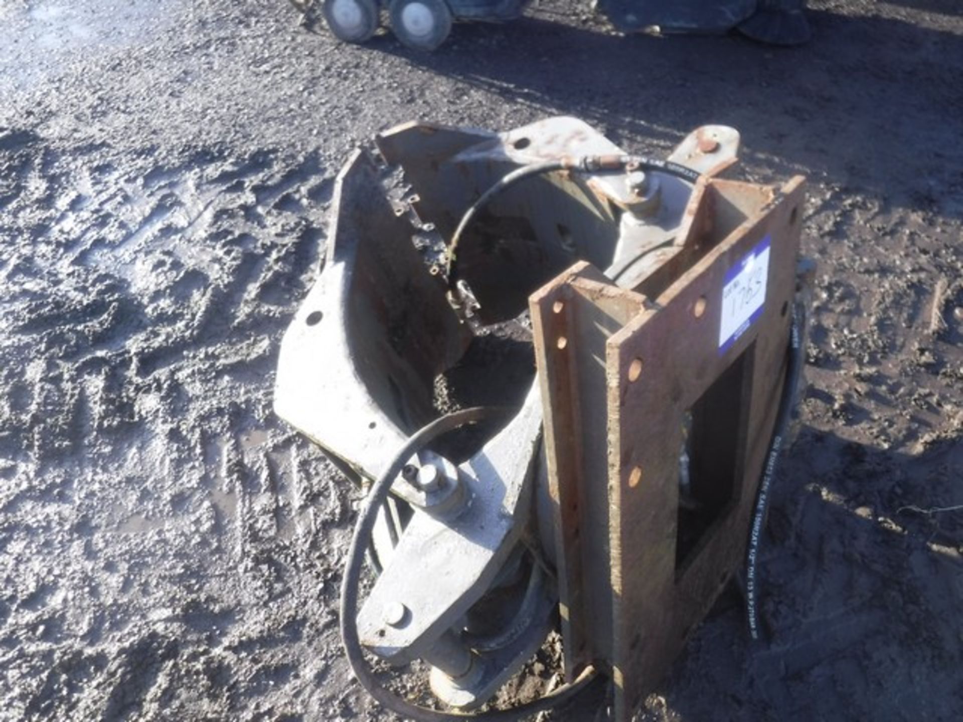 CLAMSHELL BUCKET - Image 2 of 5