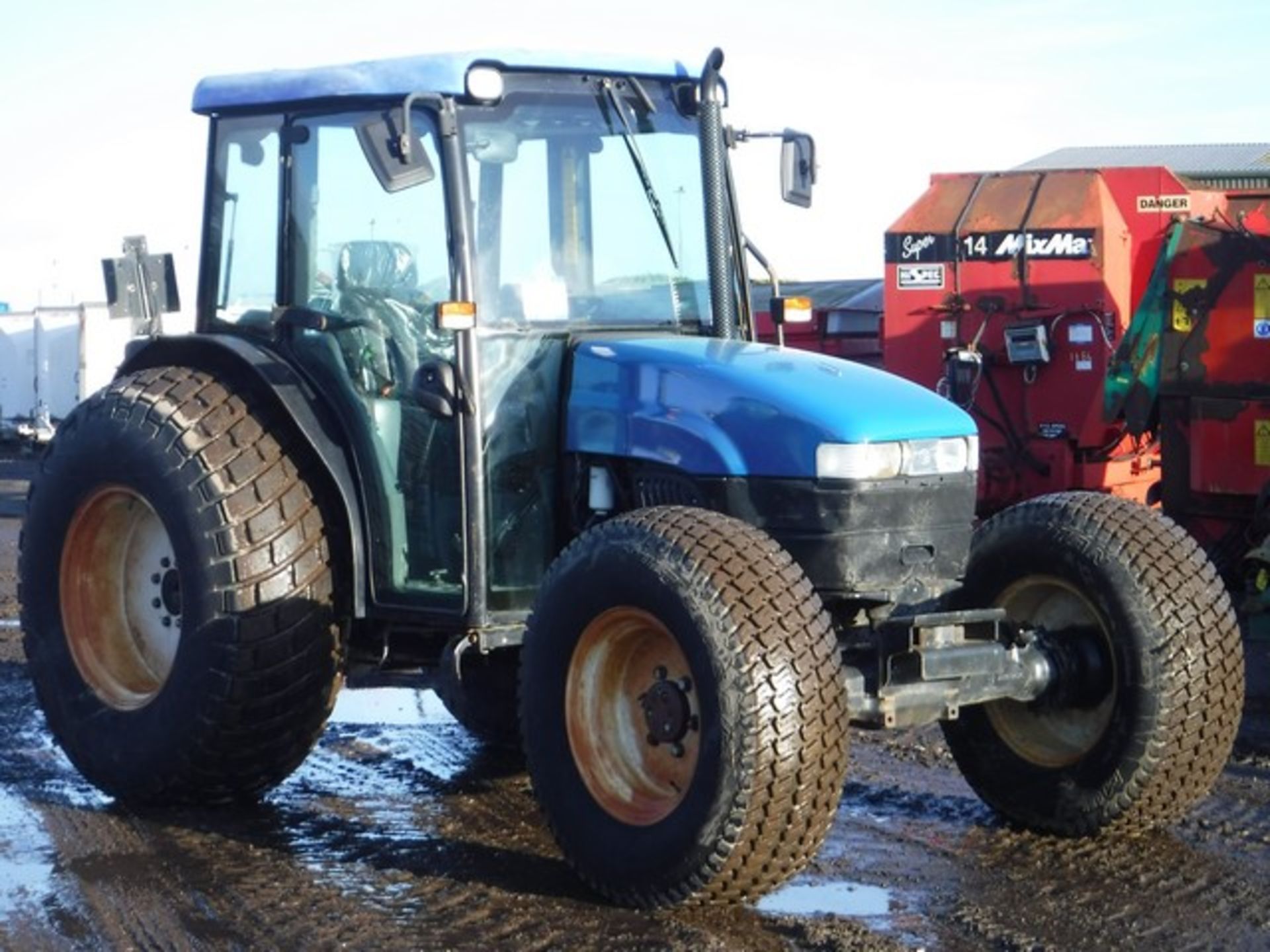 NEW HOLLAND TRACTOR C/W REAR PTO 1727HRS (CORRECT) REG - AW02AUT YEAR 2002 - Image 3 of 19