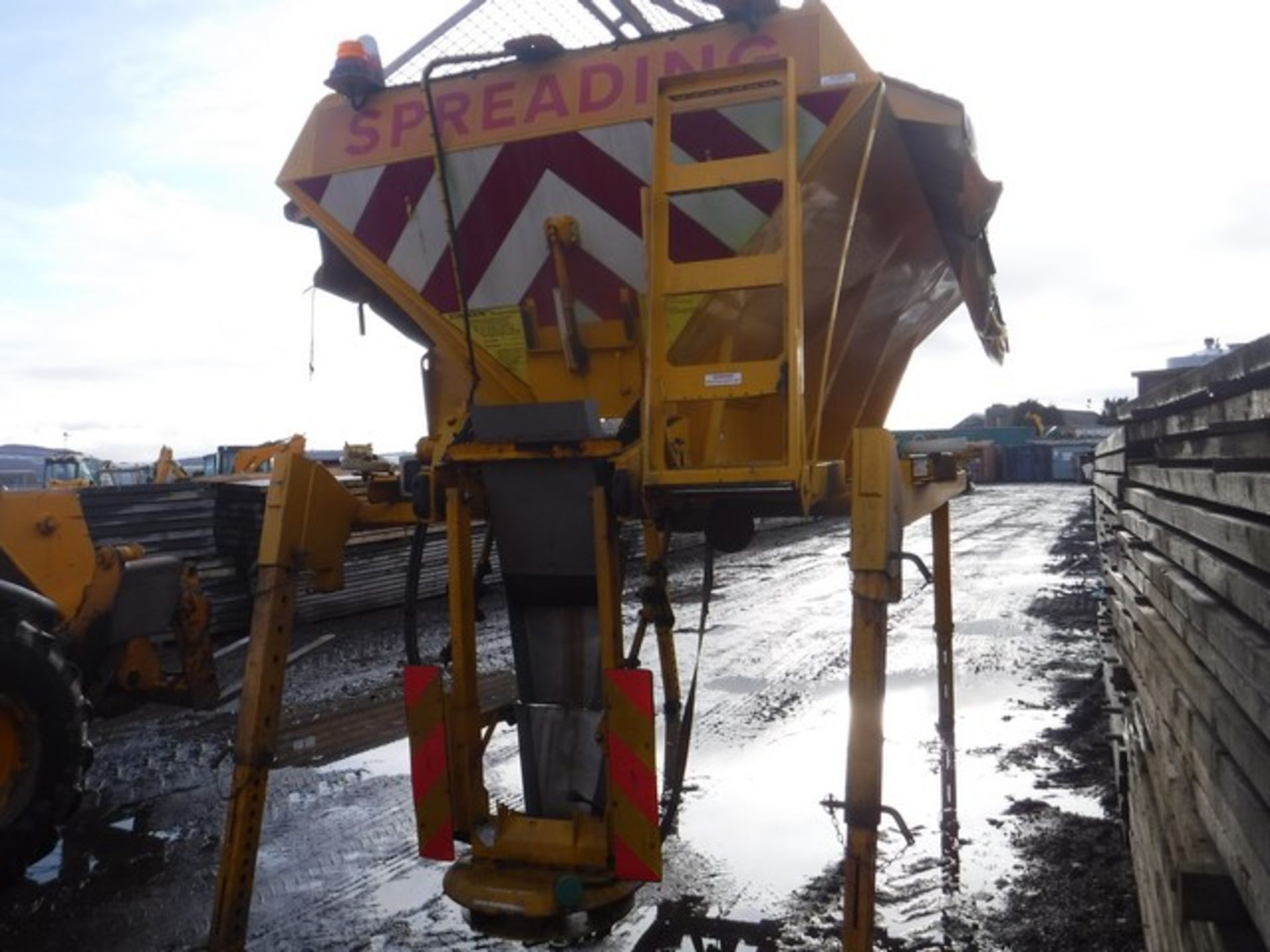 GRITTER BODY C/W LEGS - Image 3 of 4