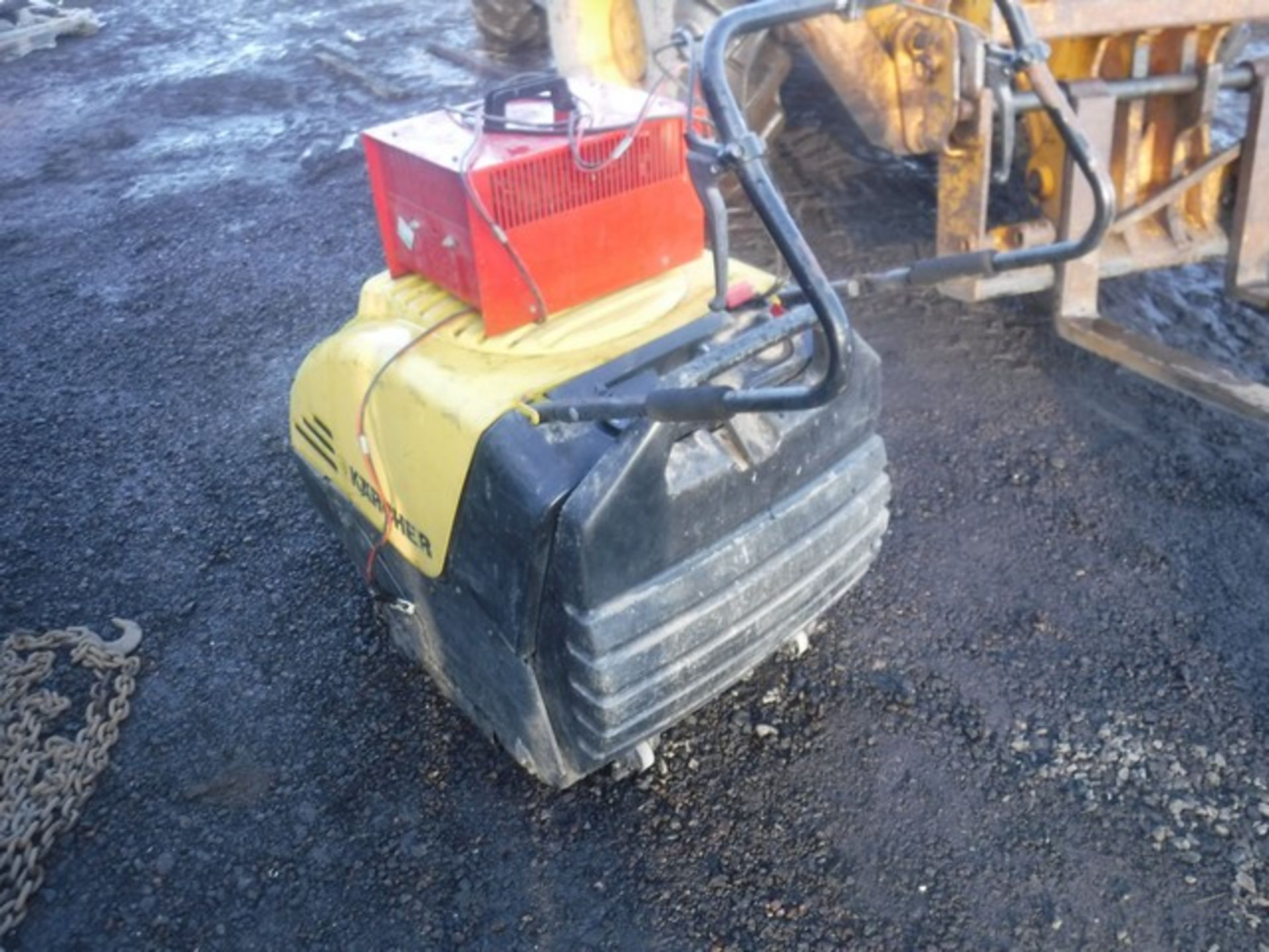 KARCHER ELECTRIC SWEEPER KSM750 C/W ROLLER, SIDE BRUSHES AND CHARGER - Image 2 of 5