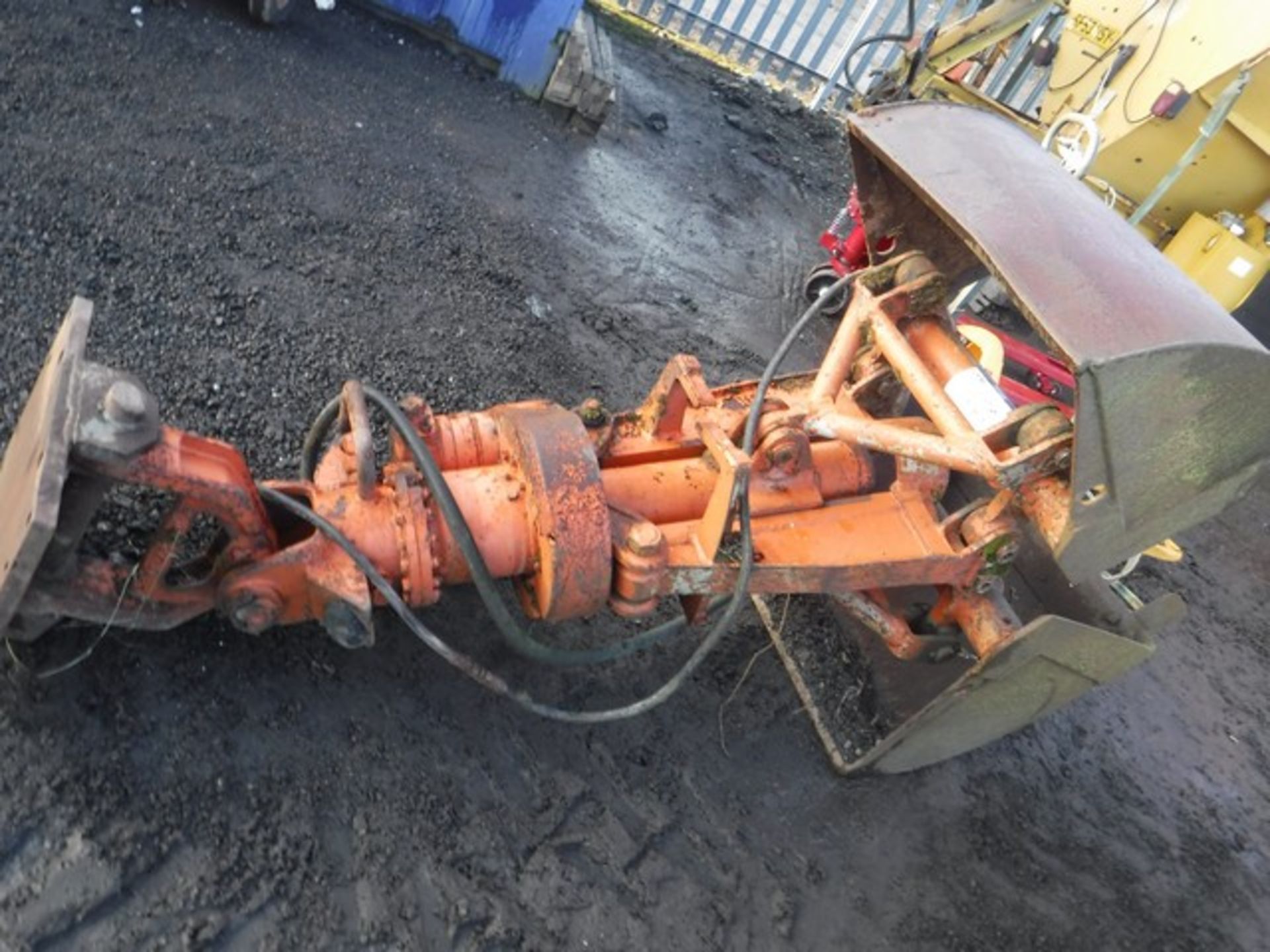 SMALL CLAM BUCKET - Image 2 of 4