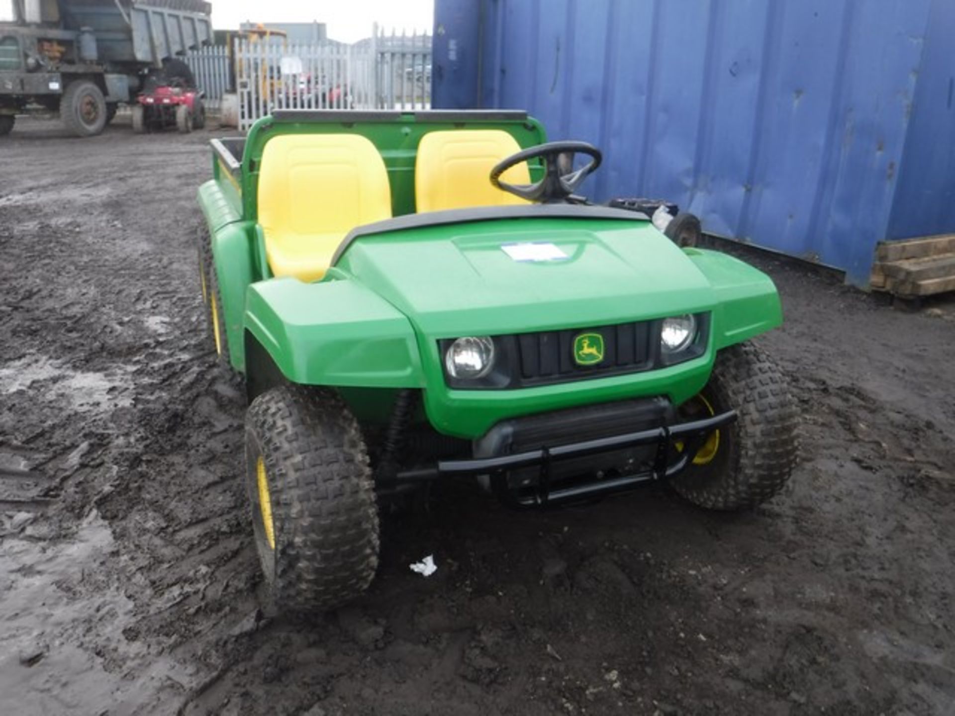 JOHN DEERE DIESEL 6X4 GATOR 2010 1900HRS (NOT VERIFIED)