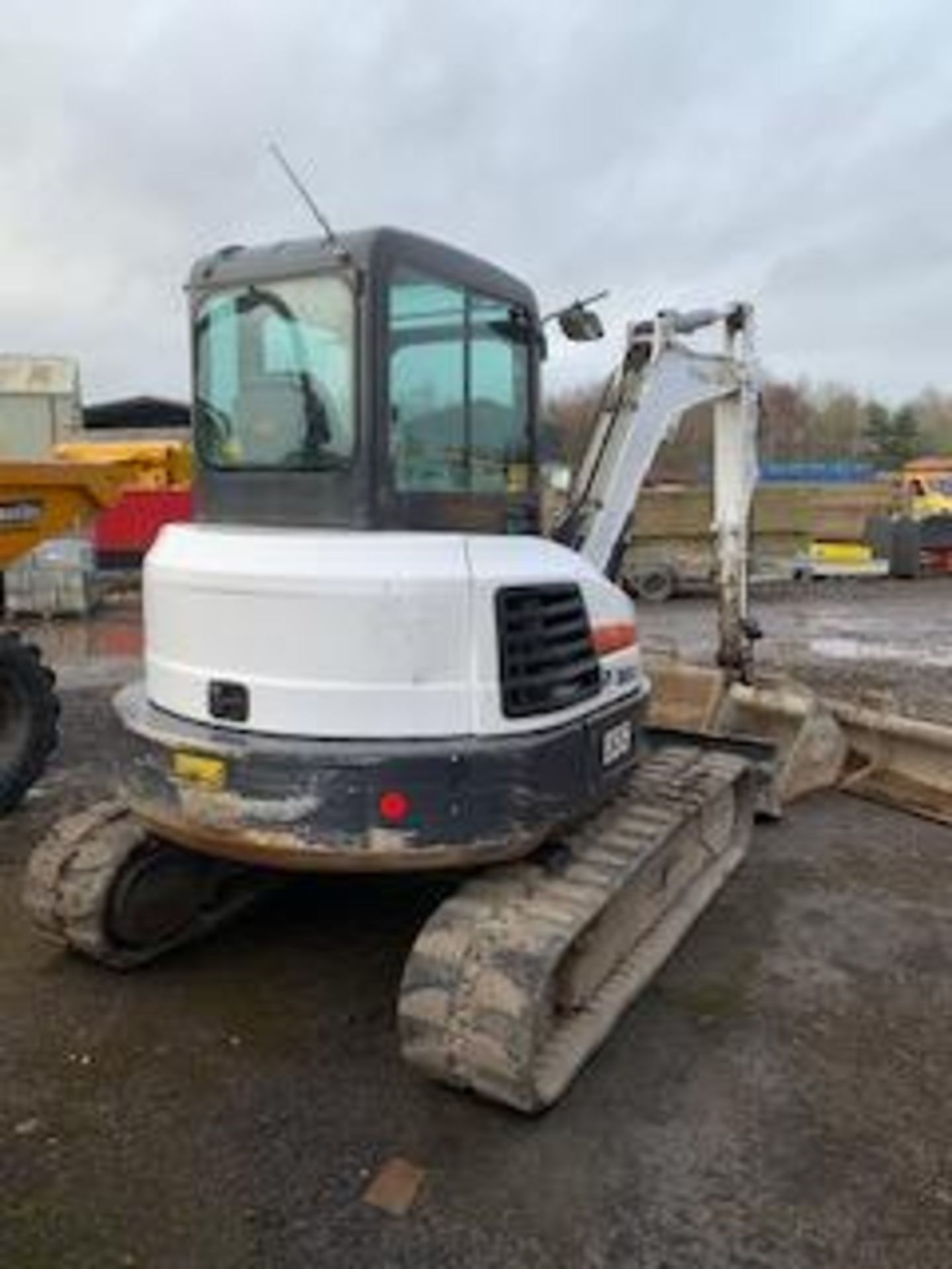 2014 BOBCAT E55 EM EXCAVATOR c/w 3 BUCKETS, RUBBER TRACKS, FRONT BLADE, QUICK HITCH 5769 HRS - Image 15 of 24