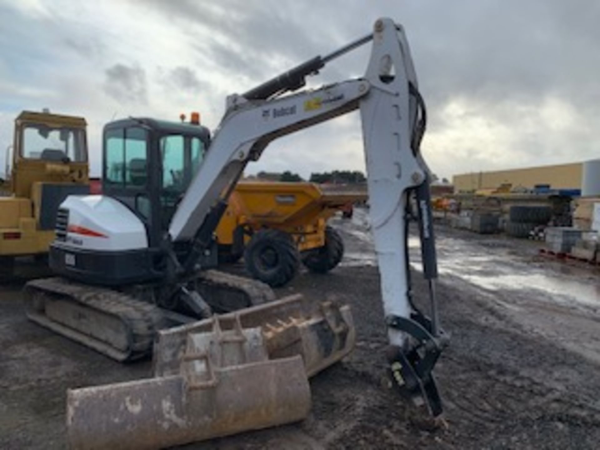 2014 BOBCAT E55 EM EXCAVATOR c/w 3 BUCKETS, RUBBER TRACKS, FRONT BLADE, QUICK HITCH 5769 HRS - Image 16 of 24