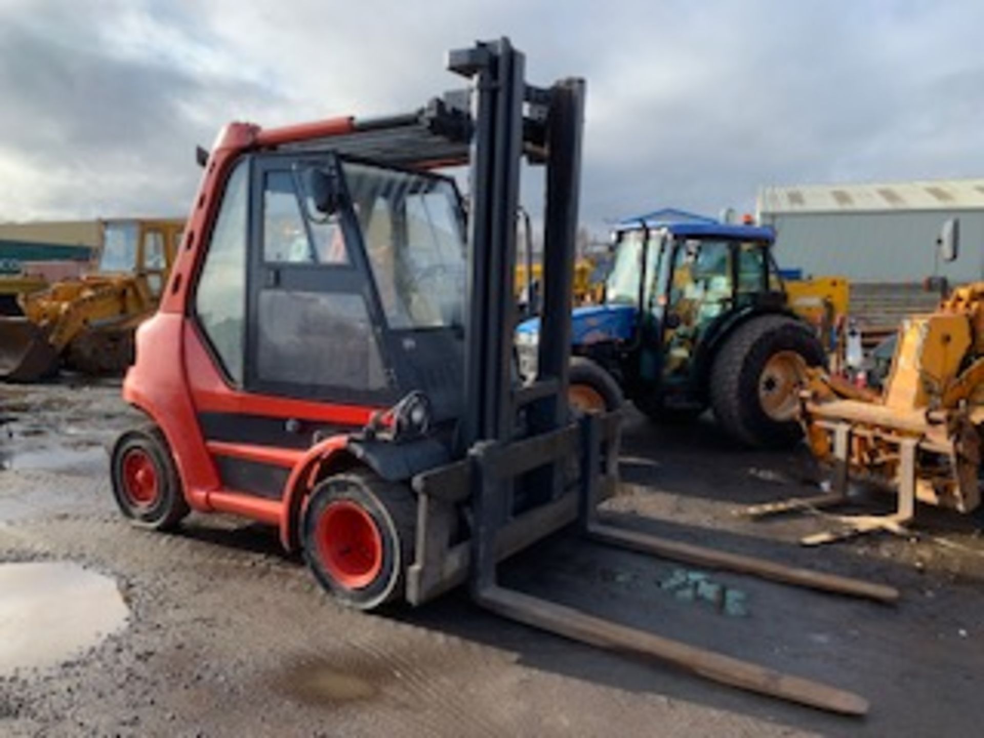 LINDI COUNTERBALANCE FORKLIFT 2004 -- 11154HRS (NOT VERIFIED) MODEL - H70D-02 SN - E18353R00087