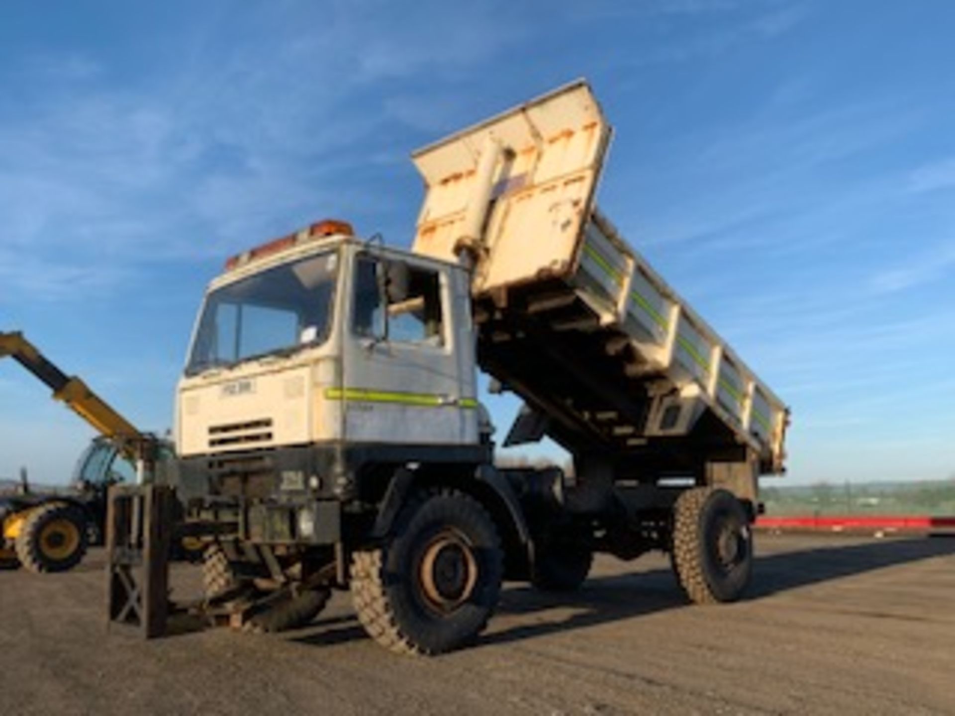 BEDFORD TM 4x4 TIPPER C/W REAR HITCH, SNOW PLOUGH BRACKET WITH HYDRAULICS 30,000KM (NOT VERIFIED) RE