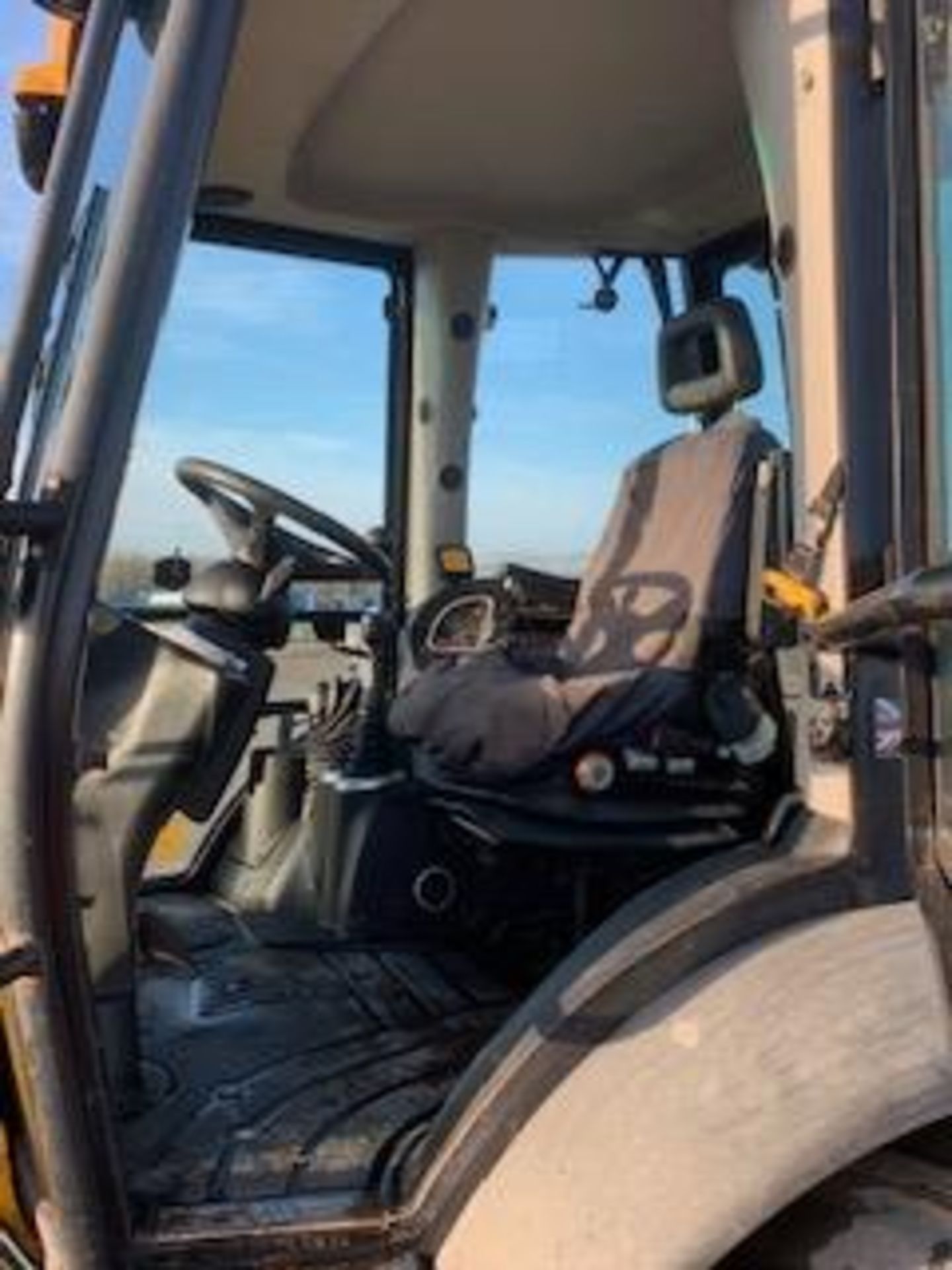 JCB 3CX DIGGER 4365hrs (NOT VERIFIED) REG - SN62GXL year 2012 - Image 15 of 18