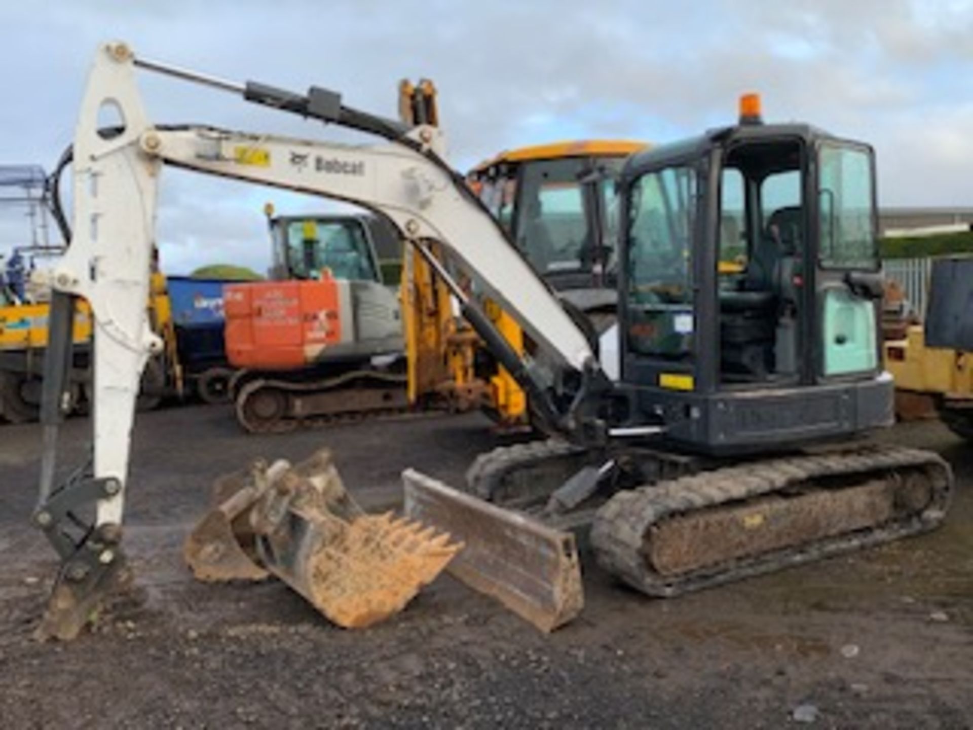 2014 BOBCAT E55 EM EXCAVATOR c/w 3 BUCKETS, RUBBER TRACKS, FRONT BLADE, QUICK HITCH 5769 HRS - Image 13 of 24