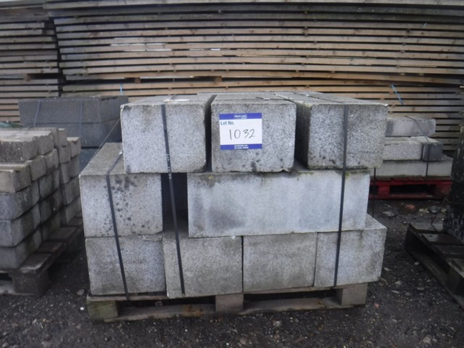 GRANITE BULLNOSED BLOCKS 700x300x250 x14