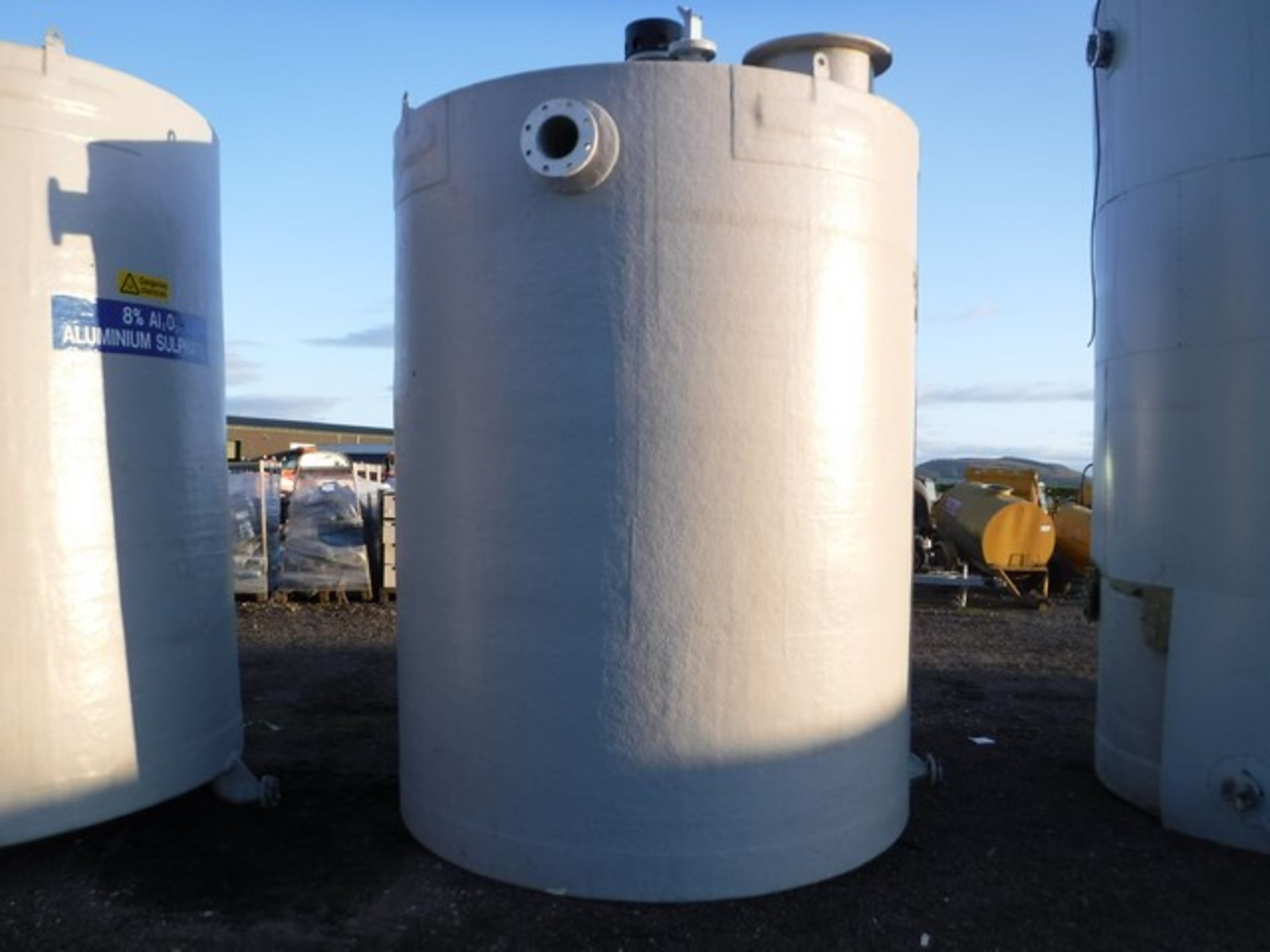 FIBERGLASS TANK 1200LTR -- 1993 - Image 3 of 3