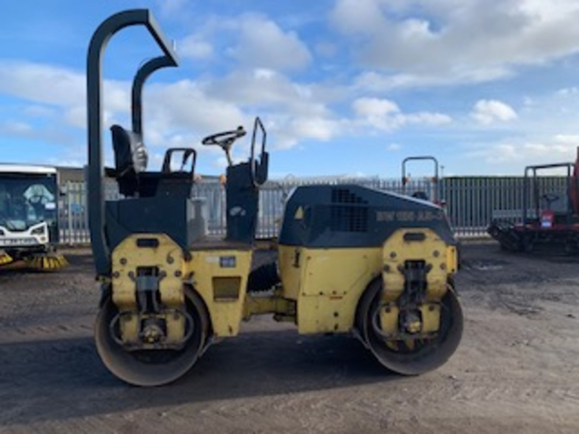 BOMAG BW120 AD-3 ROLLER YEAR 1999 -- 2394HRS (NOT VERIFIED) SN - 101170515104 - Image 5 of 8