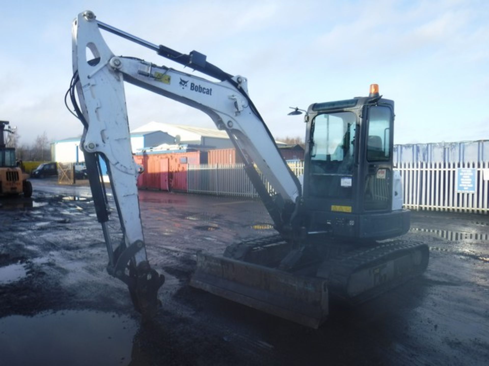 2014 BOBCAT E55 EM EXCAVATOR c/w 3 BUCKETS, RUBBER TRACKS, FRONT BLADE, QUICK HITCH 5769 HRS