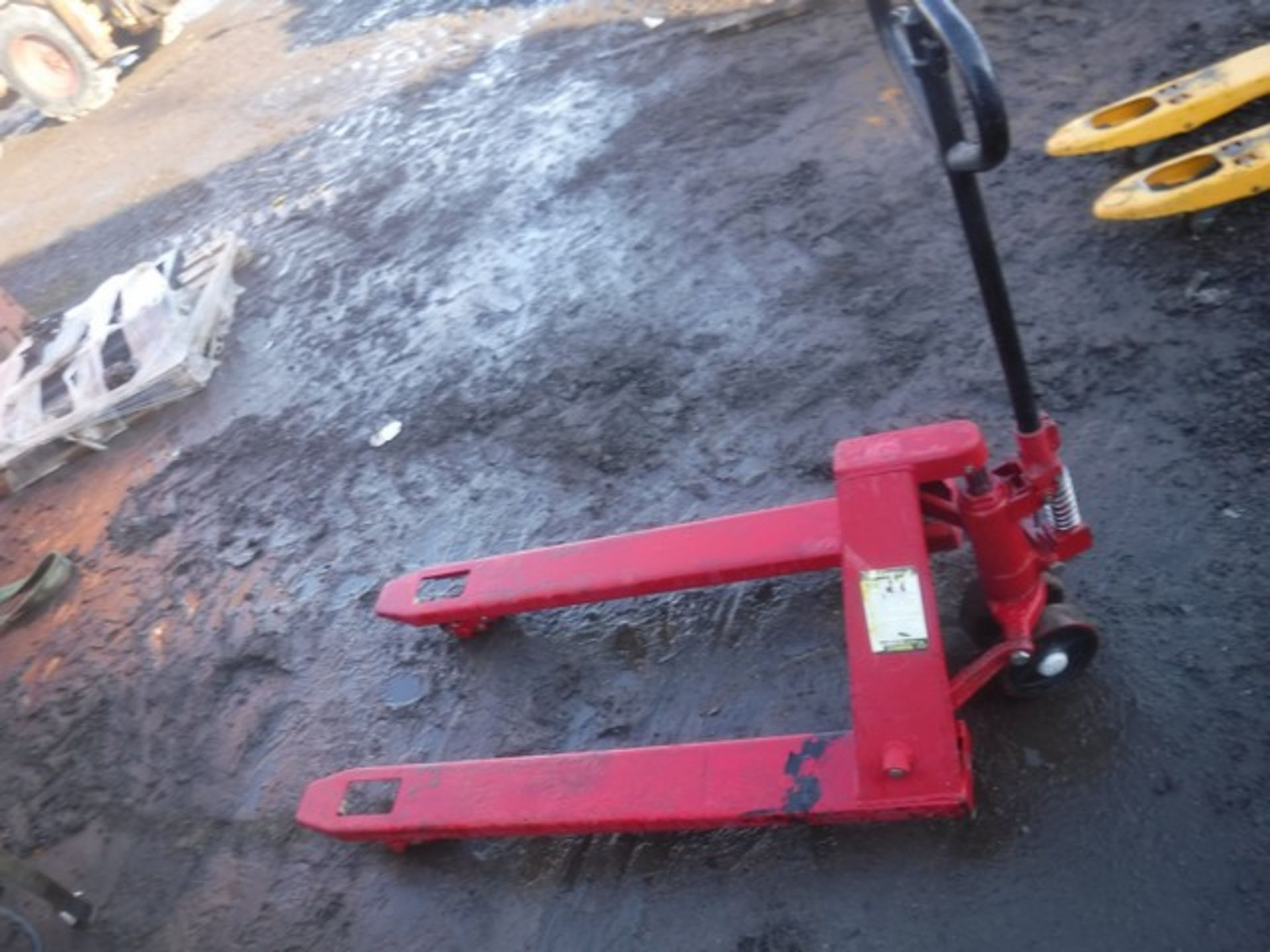 PALLET TRUCK CLARKE - RED - Image 2 of 3