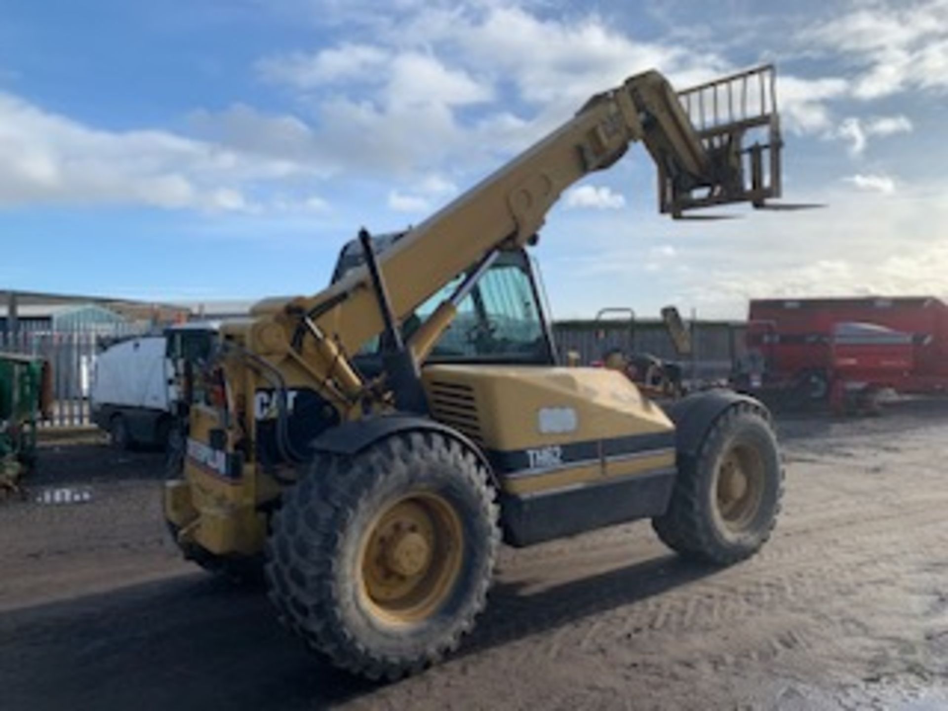 CAT TH62 TELESCOPIC FORKLIFT C/W FORKS YEAR - 1995 -- 9067HRS (NOT VERIFIED) SN - 4TM00583 - Image 6 of 8