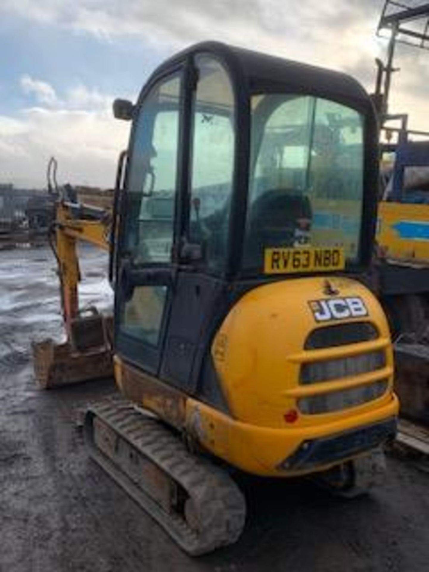 JCB 8018 EXCAVATOR 2013 C/W 4 BUCKETS 1751HRS (NOT VERIFIED) ASSET NO - 754-5039 SN - JCB0801800207 - Image 3 of 9