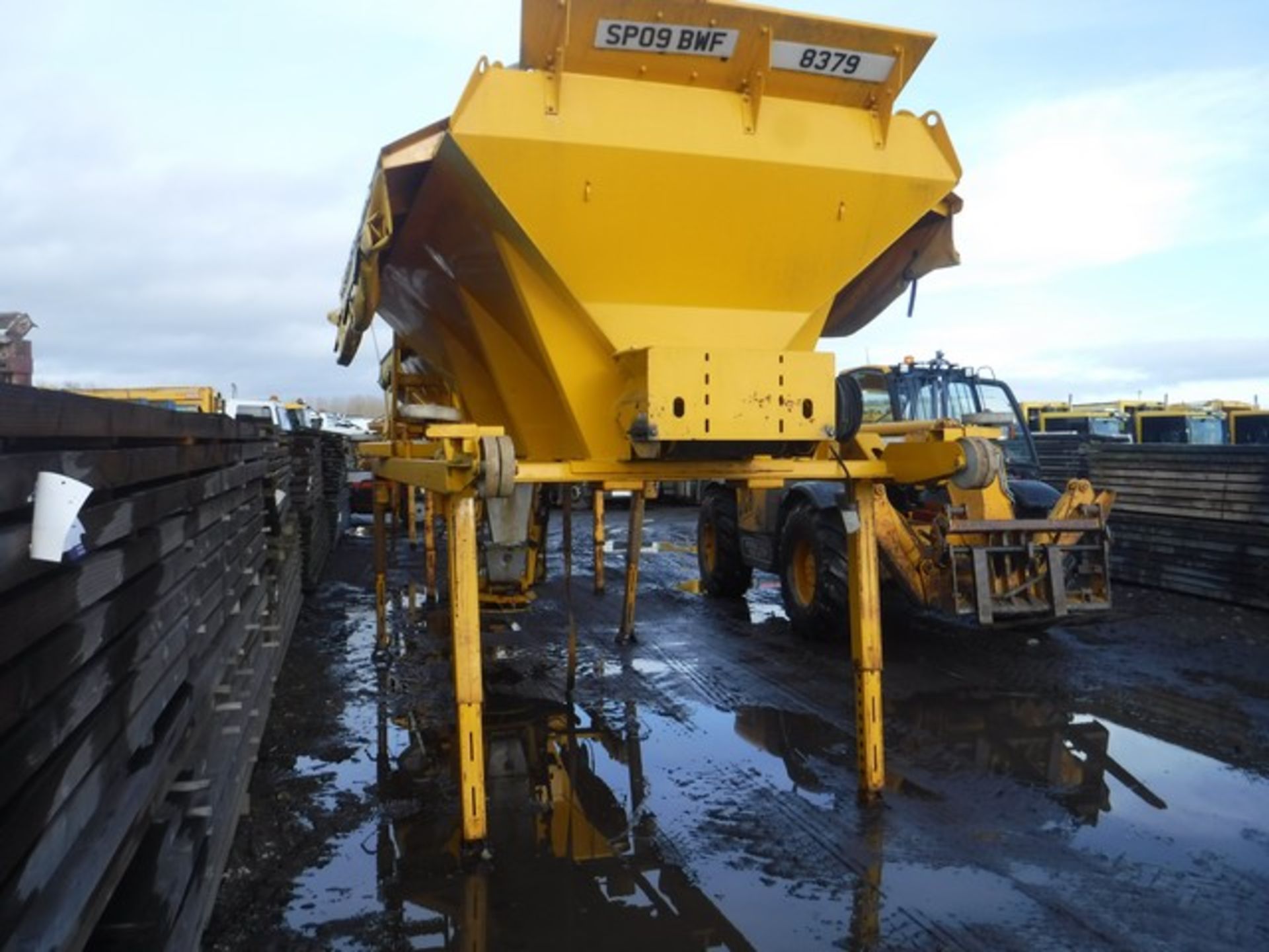 GRITTER BODY C/W LEGS - Image 4 of 4