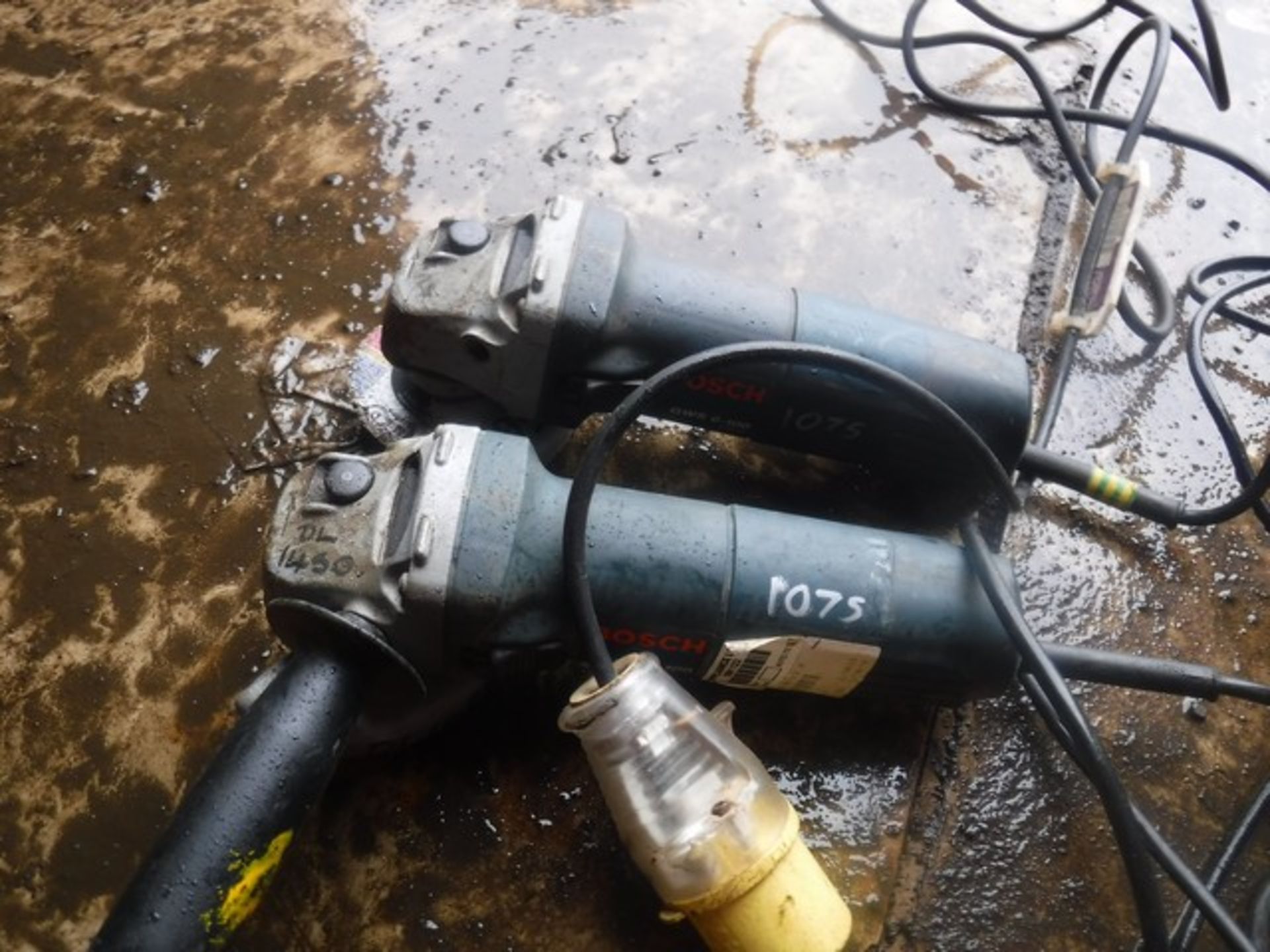 BOSCH ANGLE GRINDER x2 MODEL - GWS 6-100 ASSET NO - DL1450 - DL1569