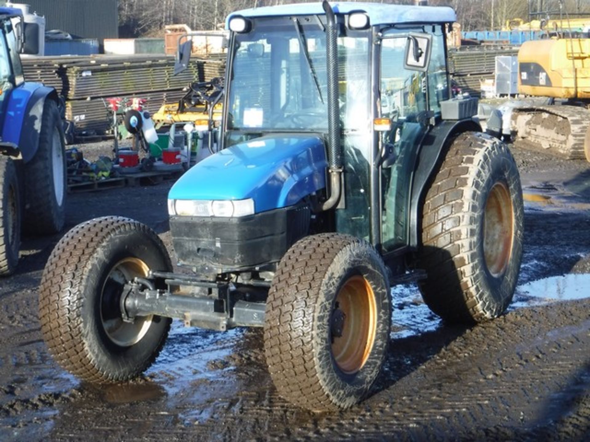 NEW HOLLAND TRACTOR C/W REAR PTO 1727HRS (CORRECT) REG - AW02AUT YEAR 2002 - Image 2 of 9