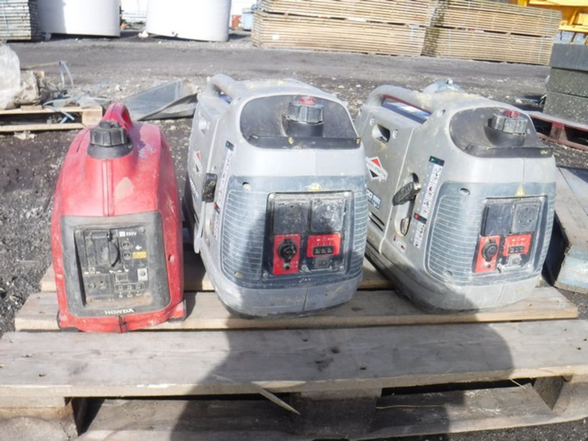 GENERATORS x3 1HONDA 2P2000 **SPARES OR REPAIR**