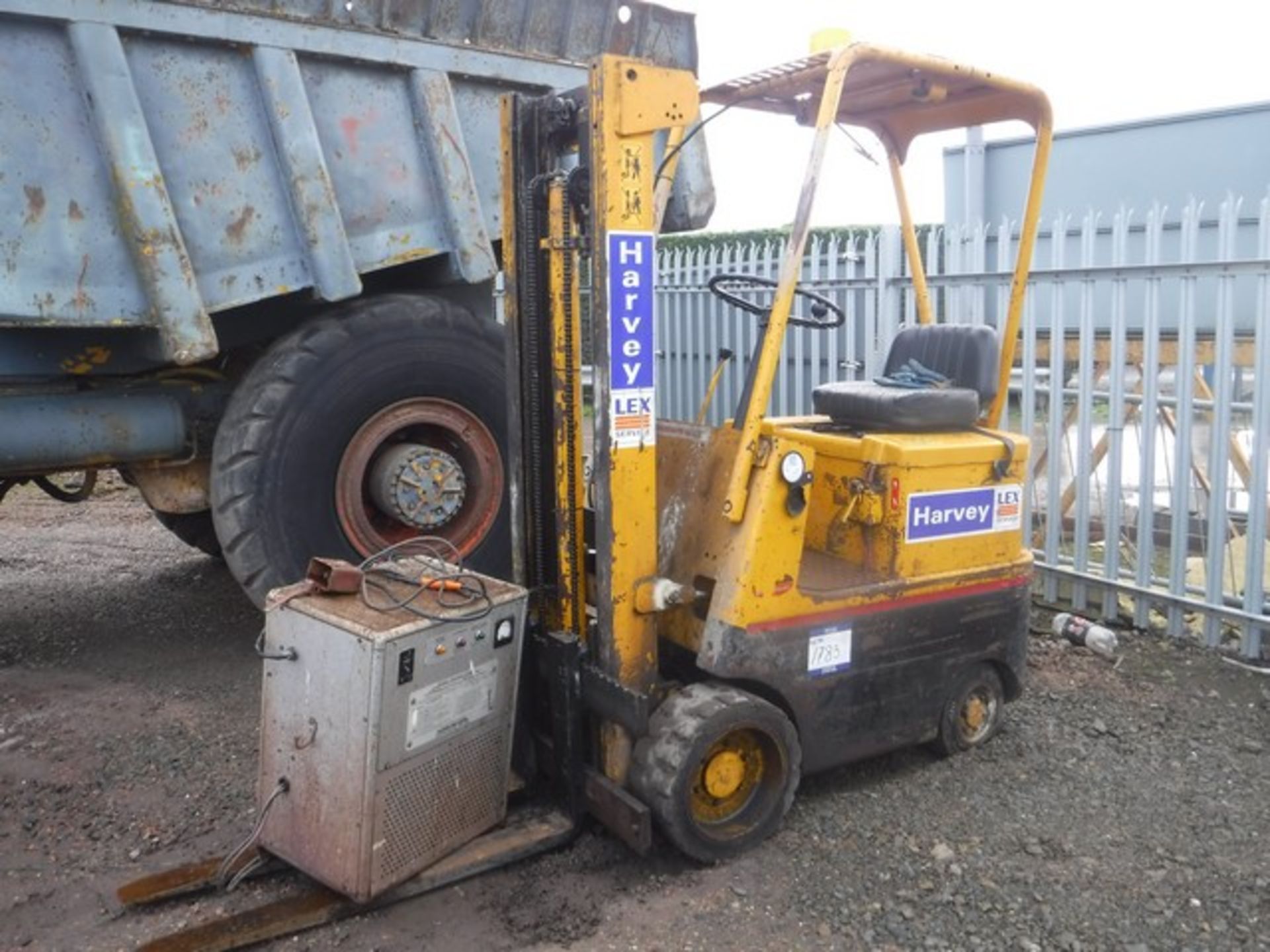 RANSOME ELECTRIC FORKLIFT C/W CHARGER MODEL NO. - L25B