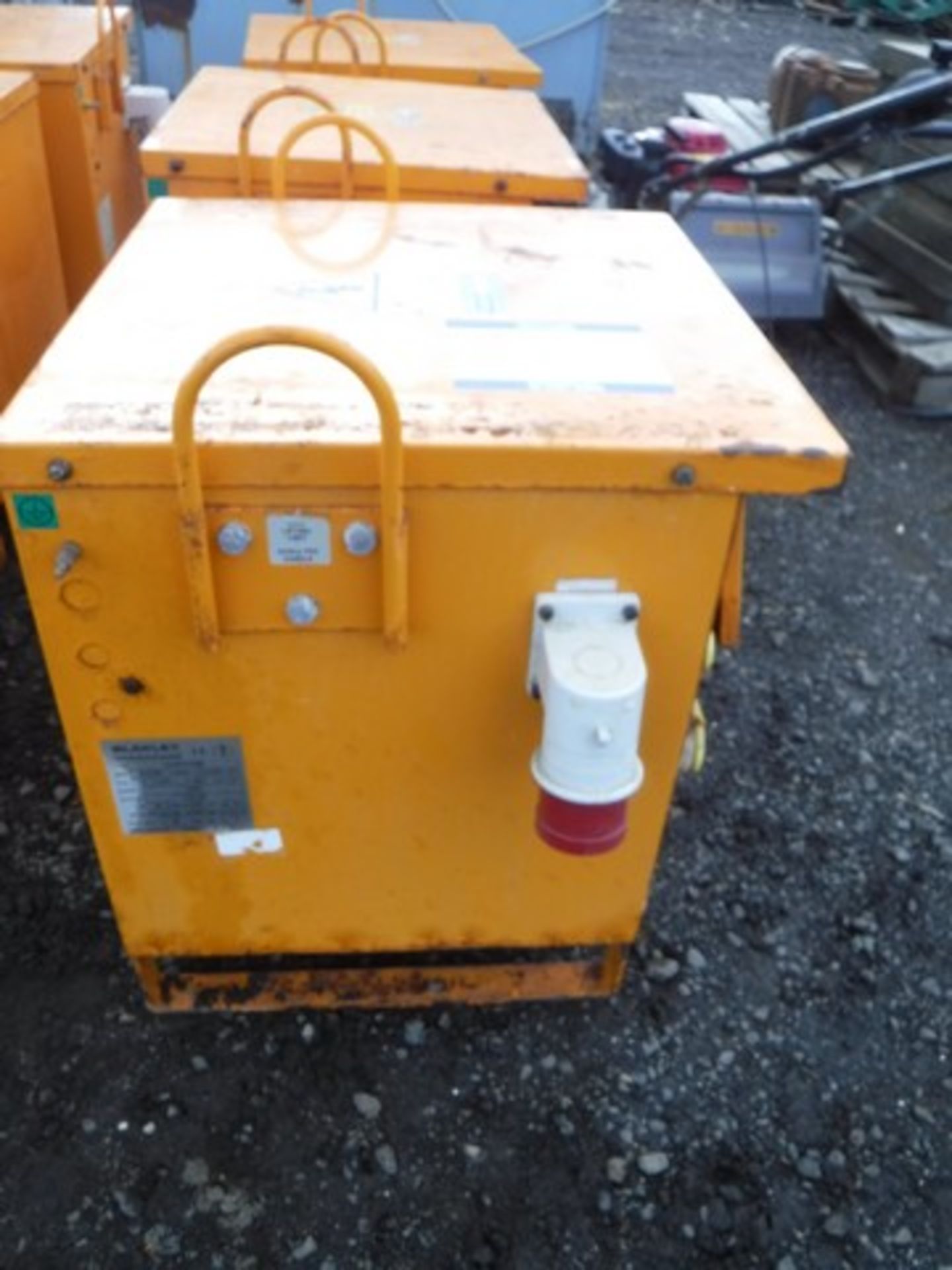 THREE PHASE 10KVA TRANSFROMERS BLAKELY x3 SN - C137074/012 - C137074/001 - C133115/012 - Image 3 of 8