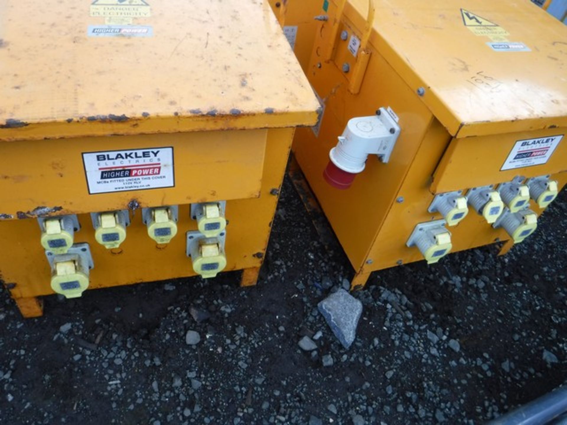 THREE PHASE 10KVA TRANSFROMERS BLAKELY x3 SN - C133115/015 - C133115/028 - C133115/007 - Image 2 of 8