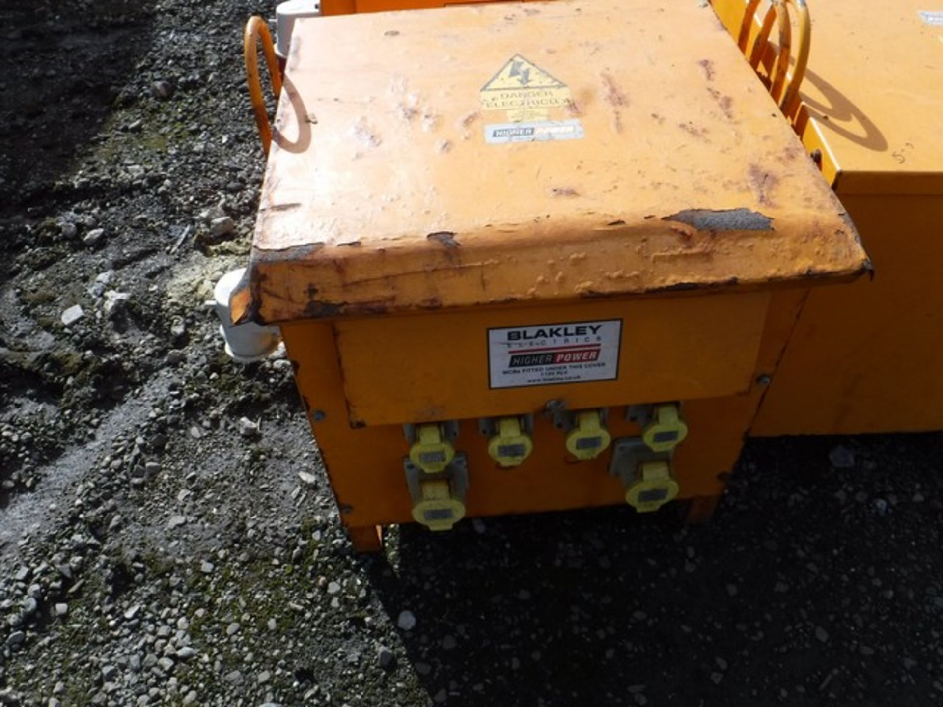 THREE PHASE 10KVA TRANSFROMERS BLAKELY x3 SN - C133115/015 - C133115/028 - C133115/007 - Image 7 of 8