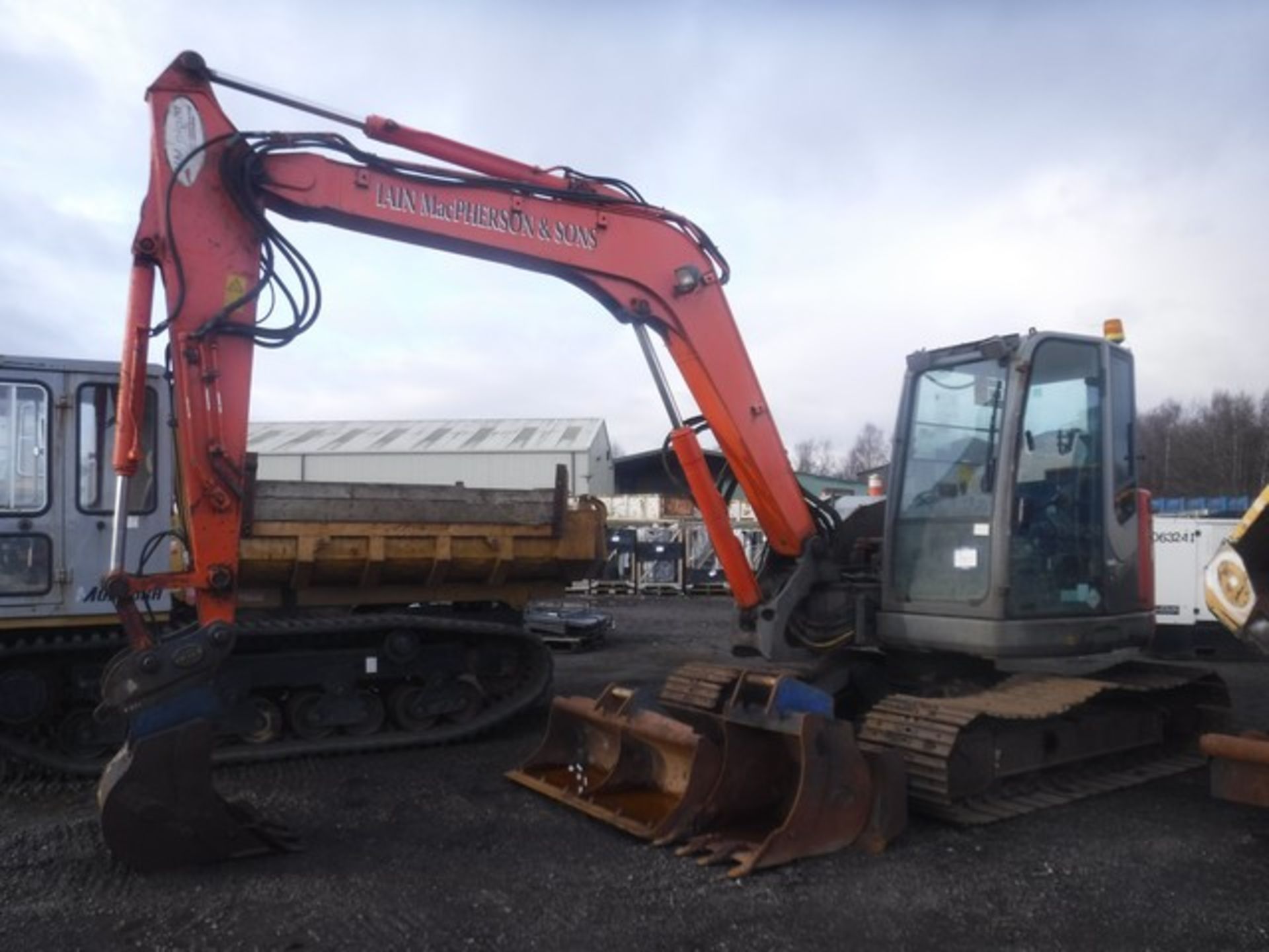 2009 HITACHI 360 EXCAVATOR ZAXIS 85 C/W 3 BUCKETS AND QUICK HITCH 6441HRS (NOT VERIFIED)