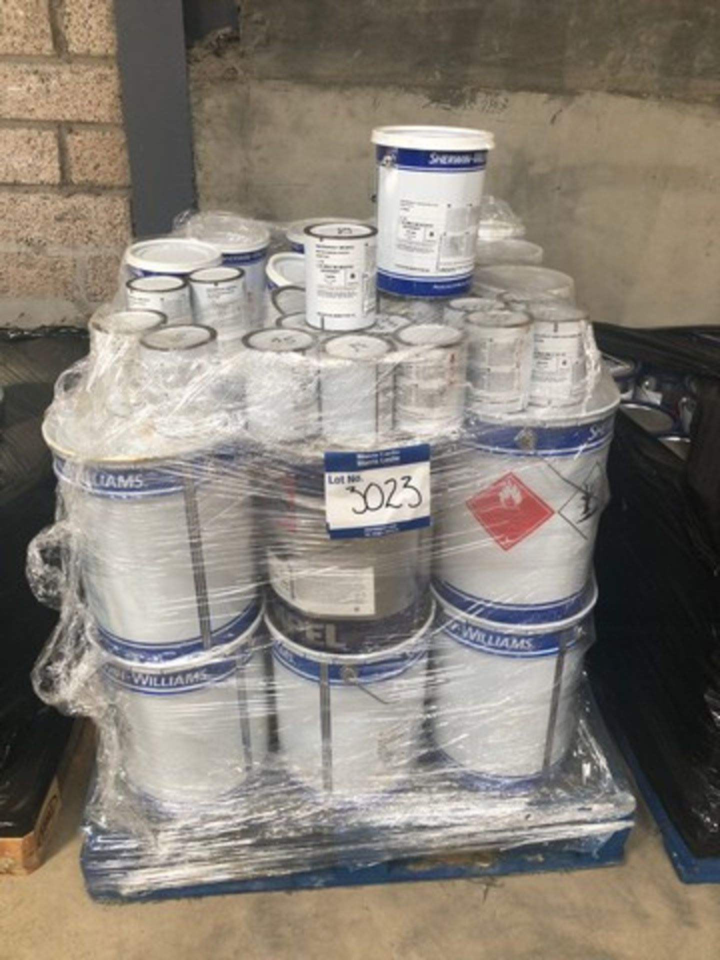Mixed pallet of Sherwin Williams macropoxy C425V2 approx 15tins, Sherwin Williams macropoxy P630V2 w