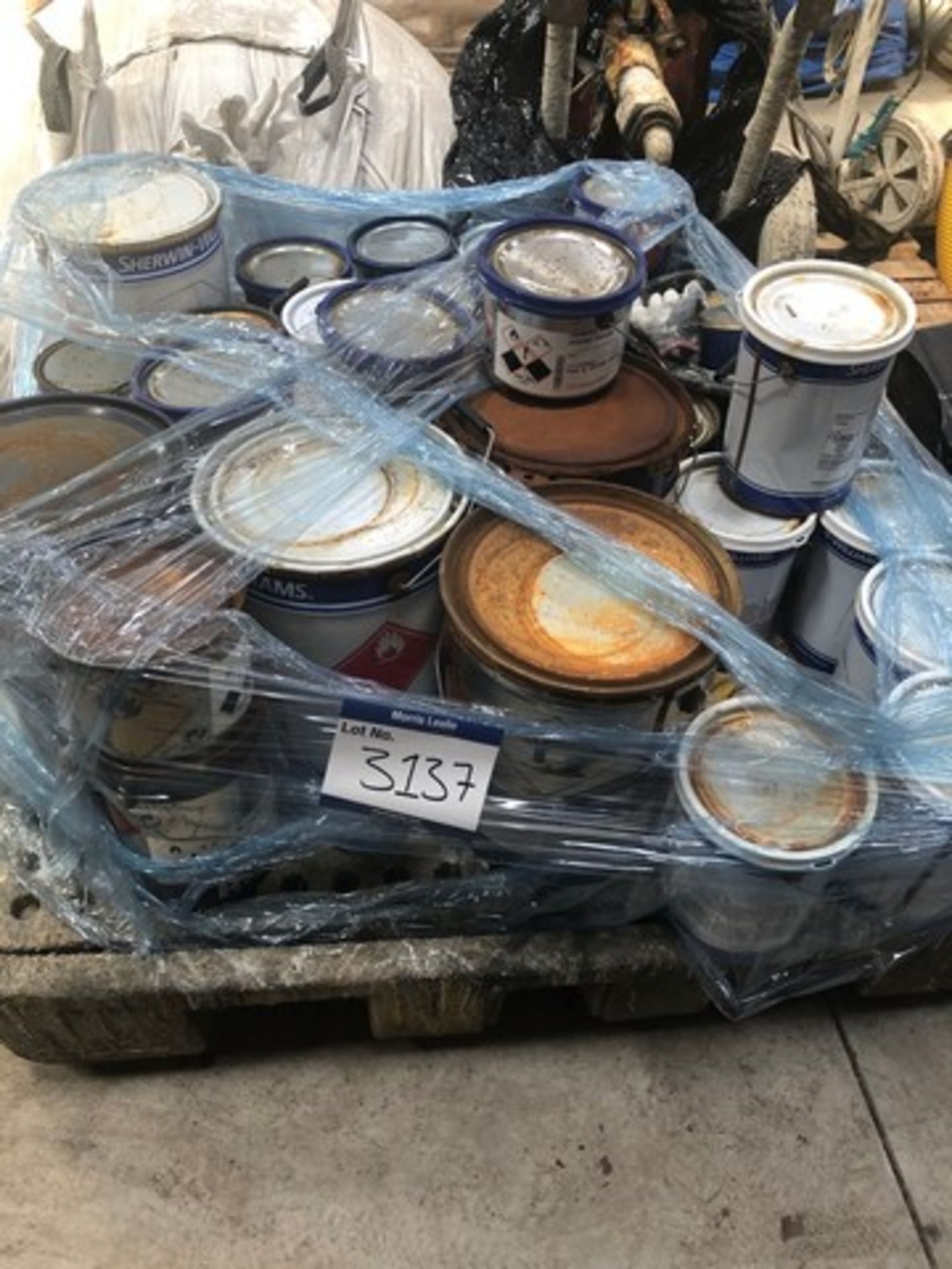 Mixed pallet of Sherwin Williams macropoxy C425V2, Hempel pro acrylic 55880 and various approx total