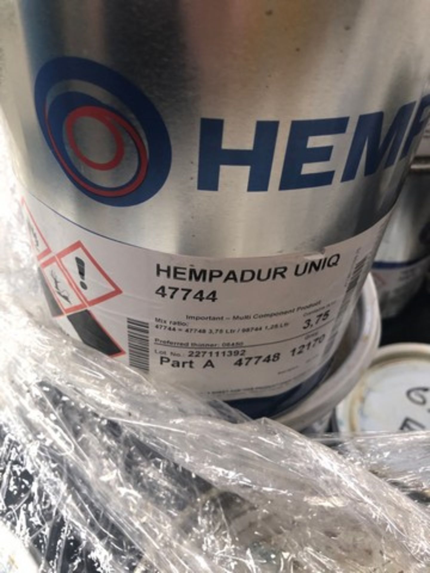 Mixed pallet of Hempadur uniq 47744, kem-kromok 255, macropoxy M630V2 additive approx total 40 tins - Image 4 of 4