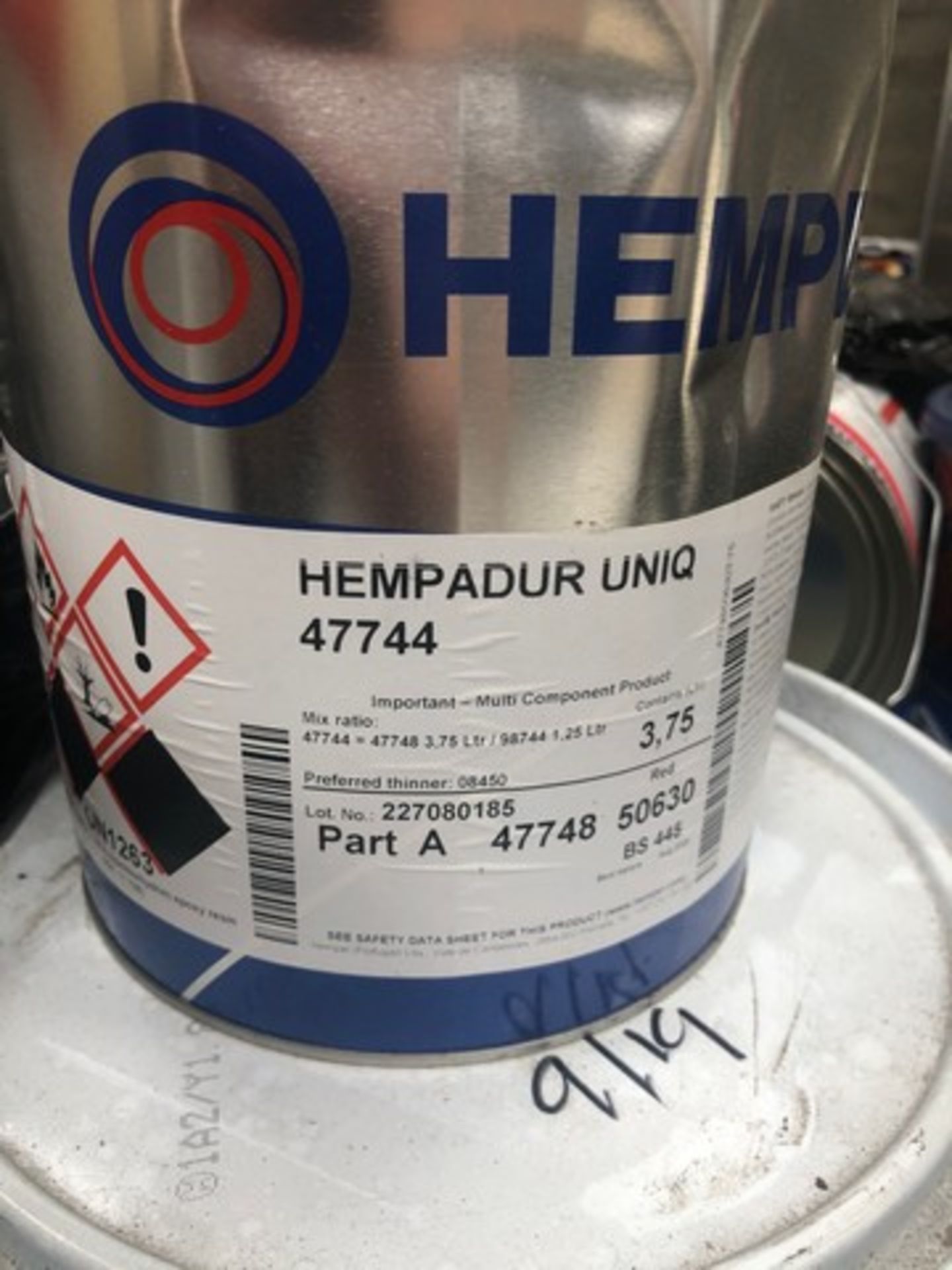 Mixed pallet of Sherwin Williams macropoxy M262 epoxy finish, Hempel curing agent 976GB, Hempadur un - Image 5 of 5