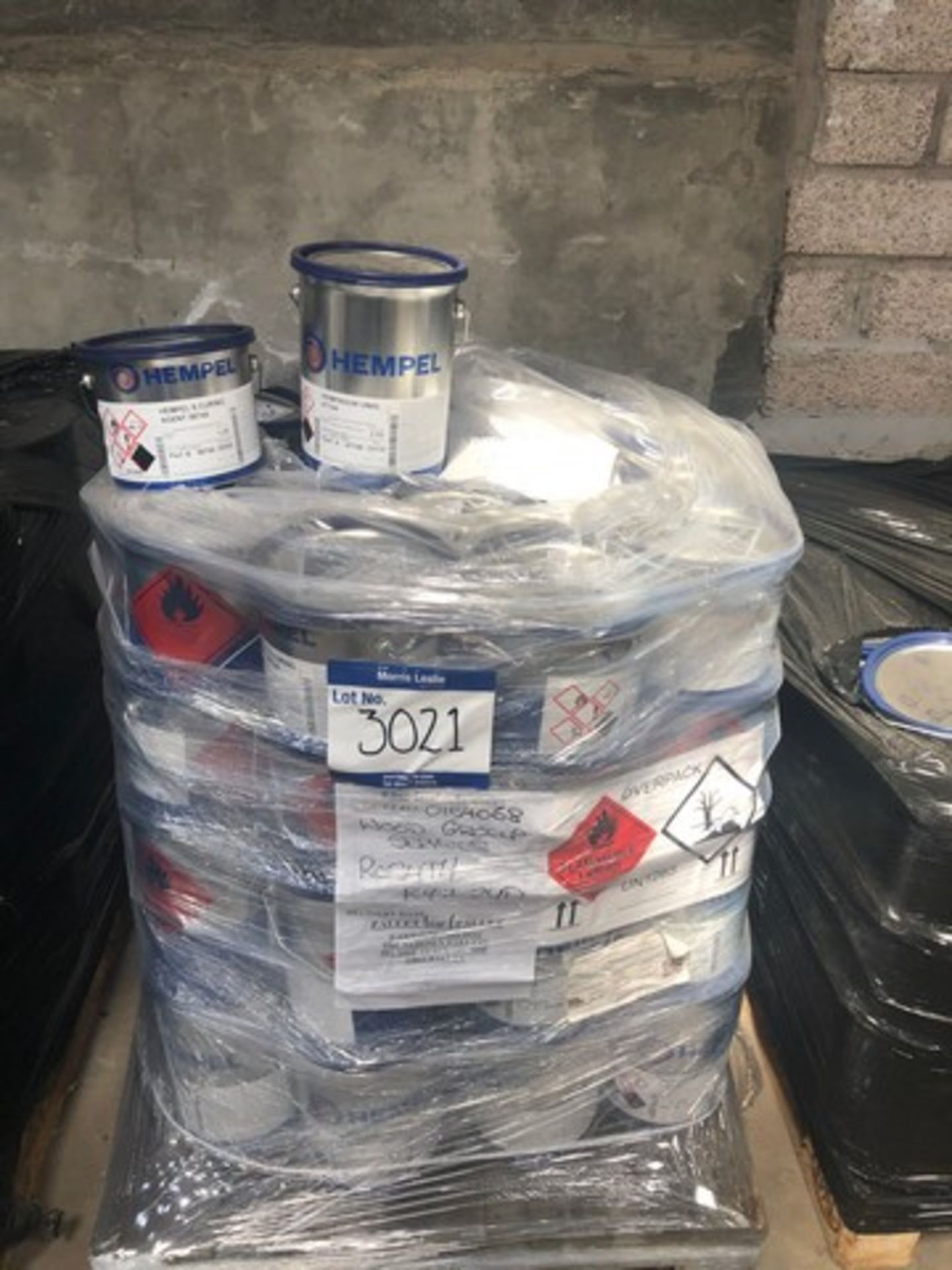 Mixed pallet of Hempel Hempadur uniq 47744 and Hempel curing agent 98744 approx total 60 tins