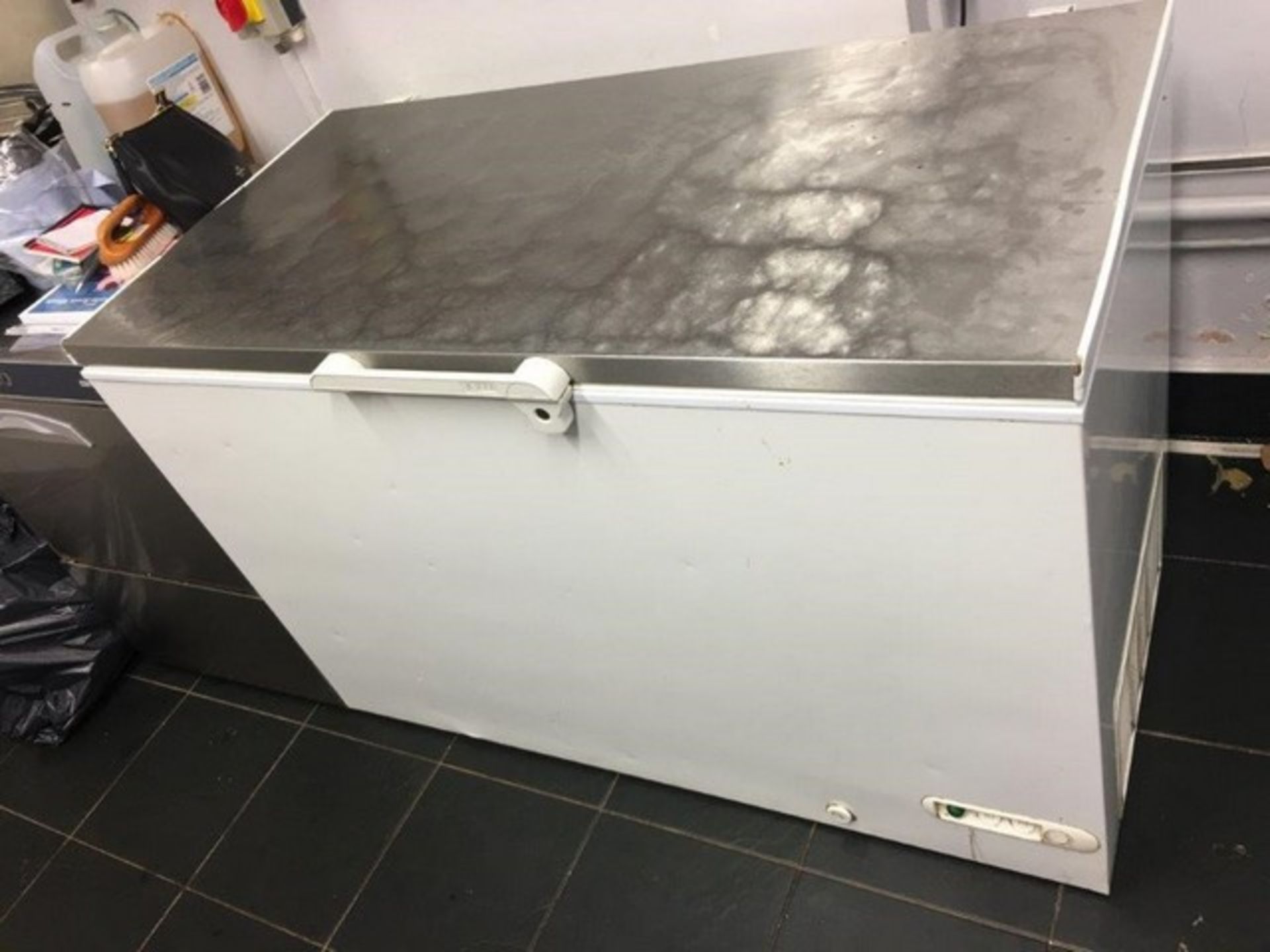 CHEST FREEZER 4FT LENGTH x 2FT WIDTH x 2FT HEIGHT