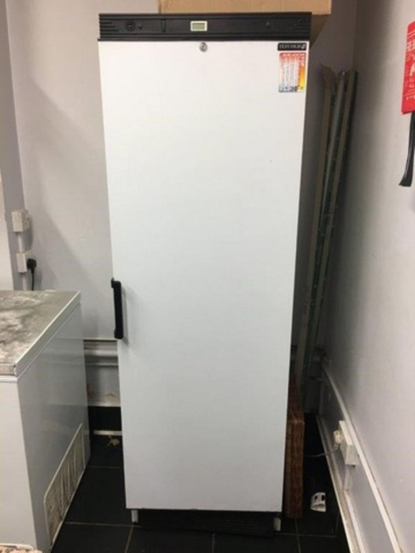 TEFCOLD TALL FREEZER 6FT HEIGHT x 2FT WIDTH x 2FT LENGTH - Image 2 of 4